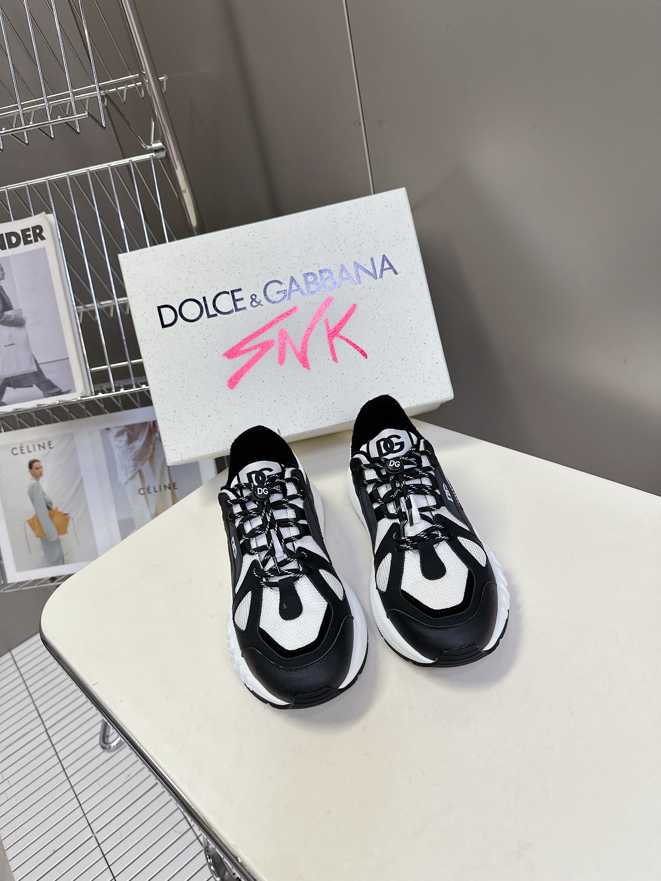 D&G SEAKERS