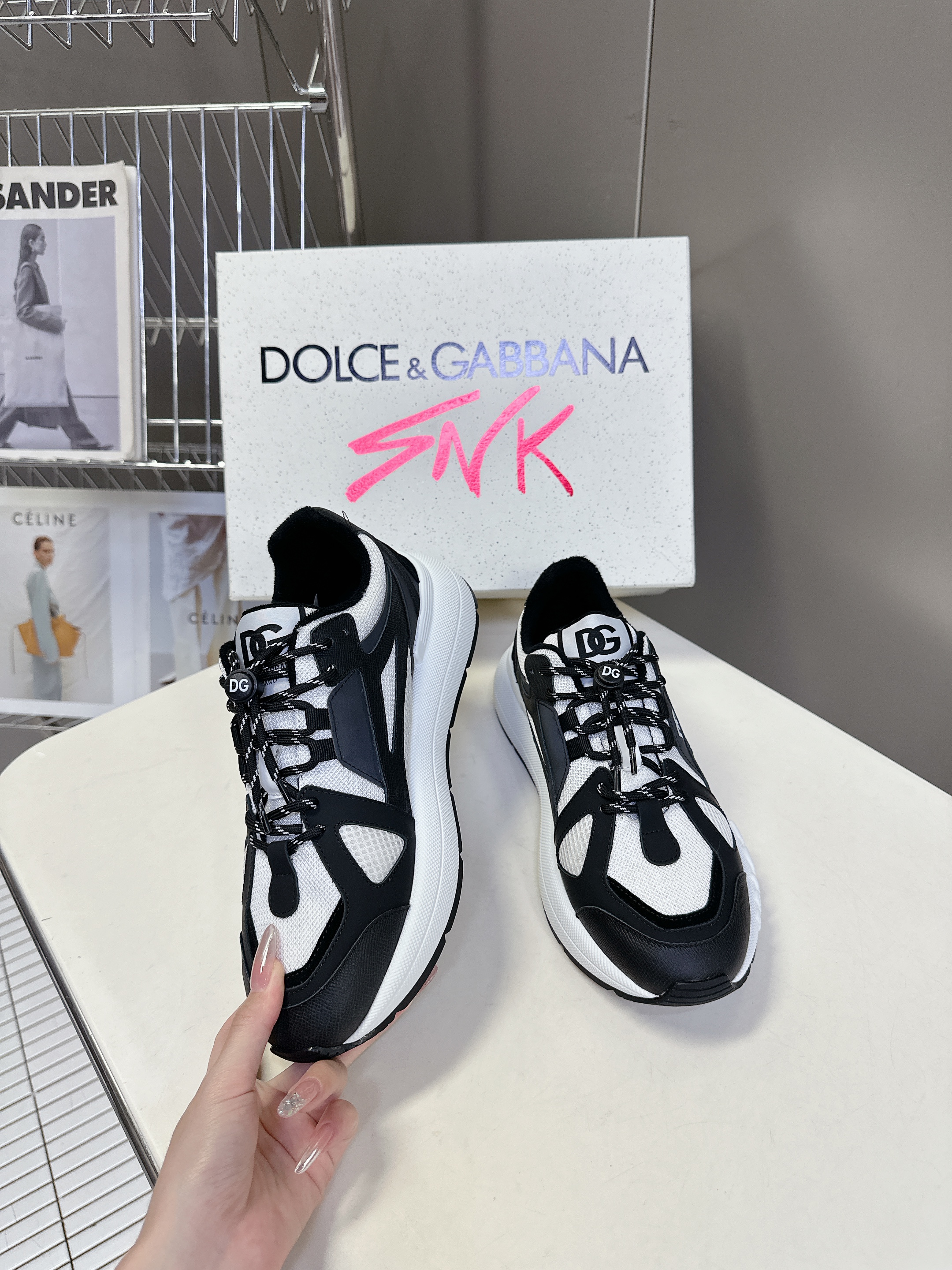 D&G SEAKERS