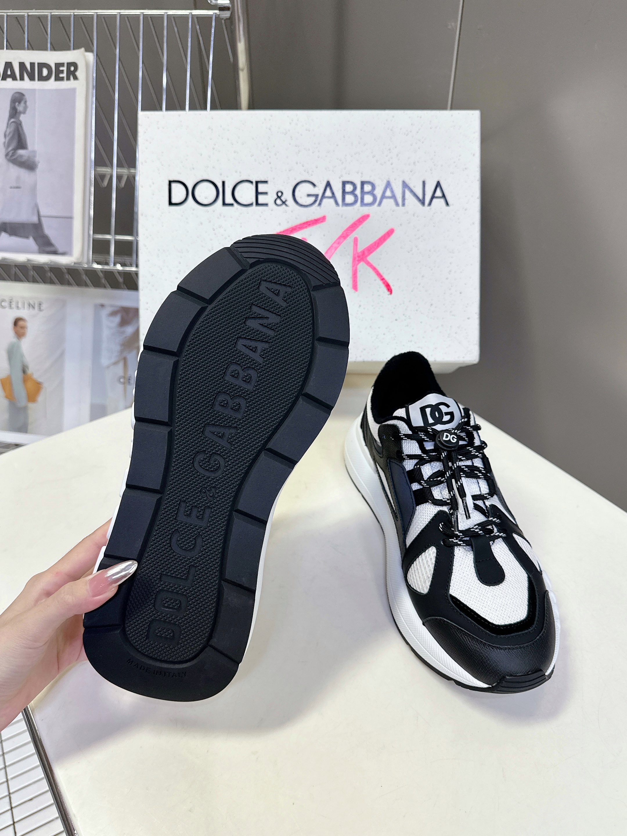 D&G SEAKERS