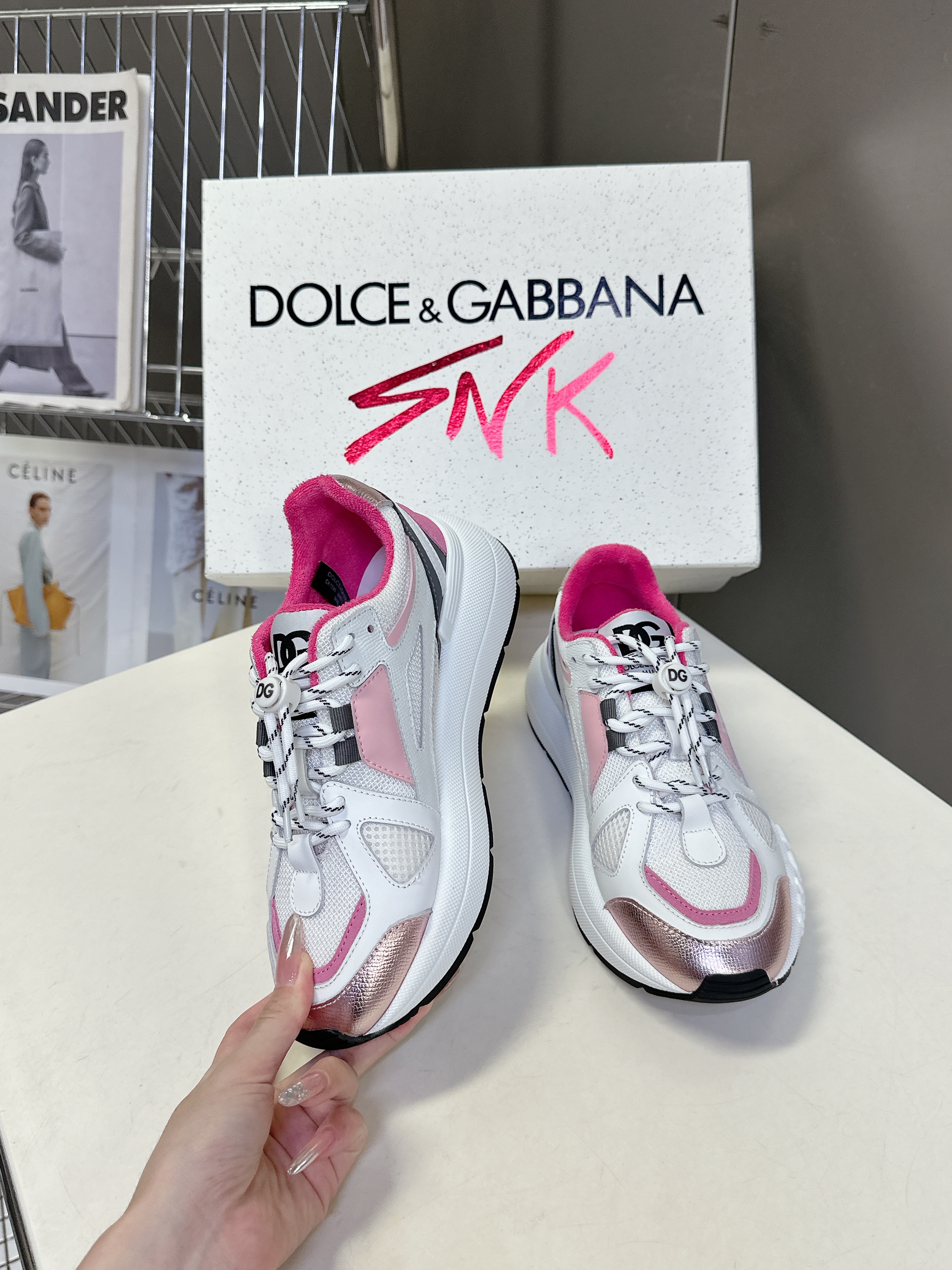 D&G SEAKERS