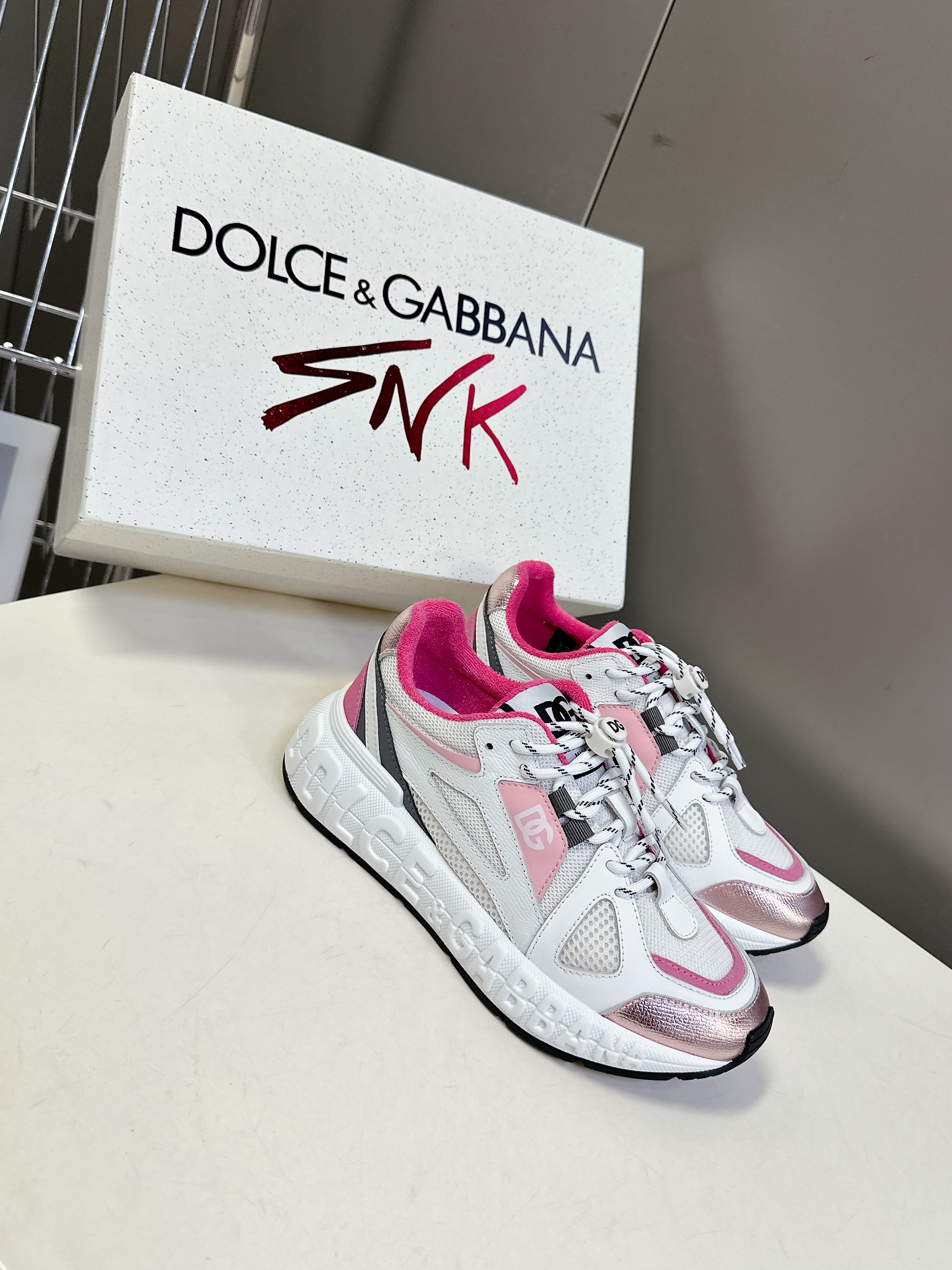 D&G SEAKERS