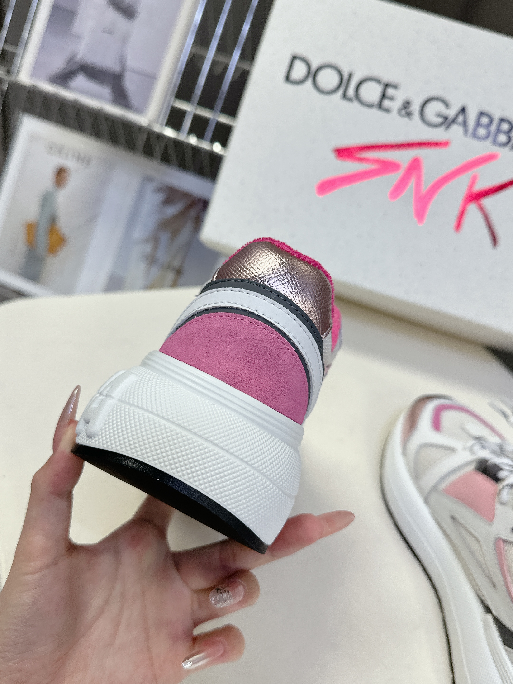 D&G SEAKERS