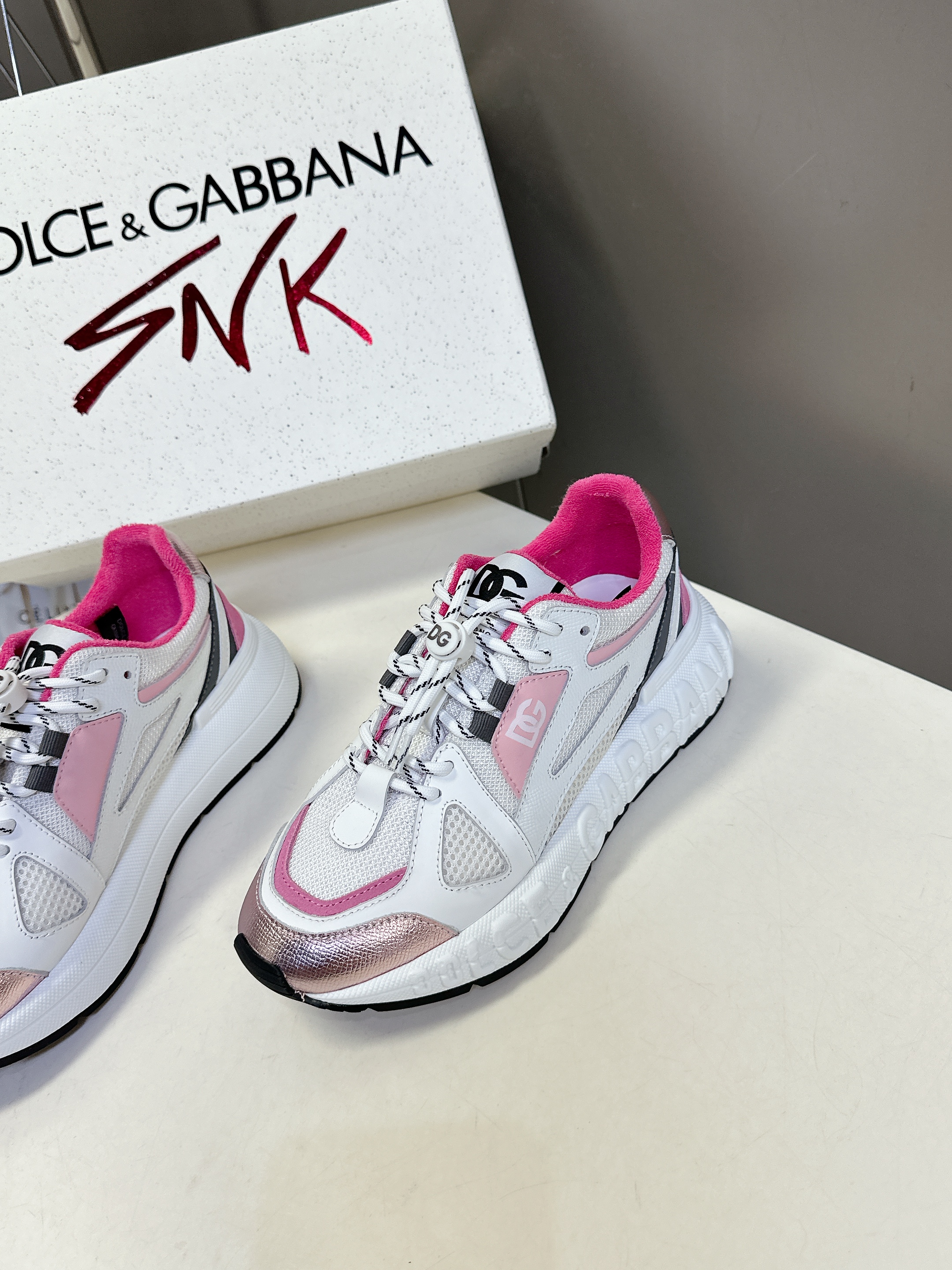 D&G SEAKERS