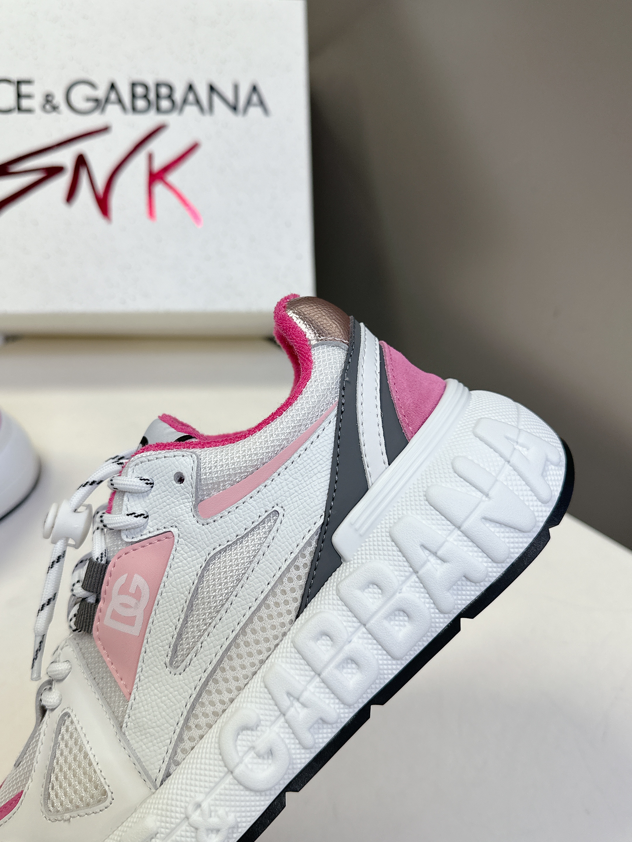 D&G SEAKERS