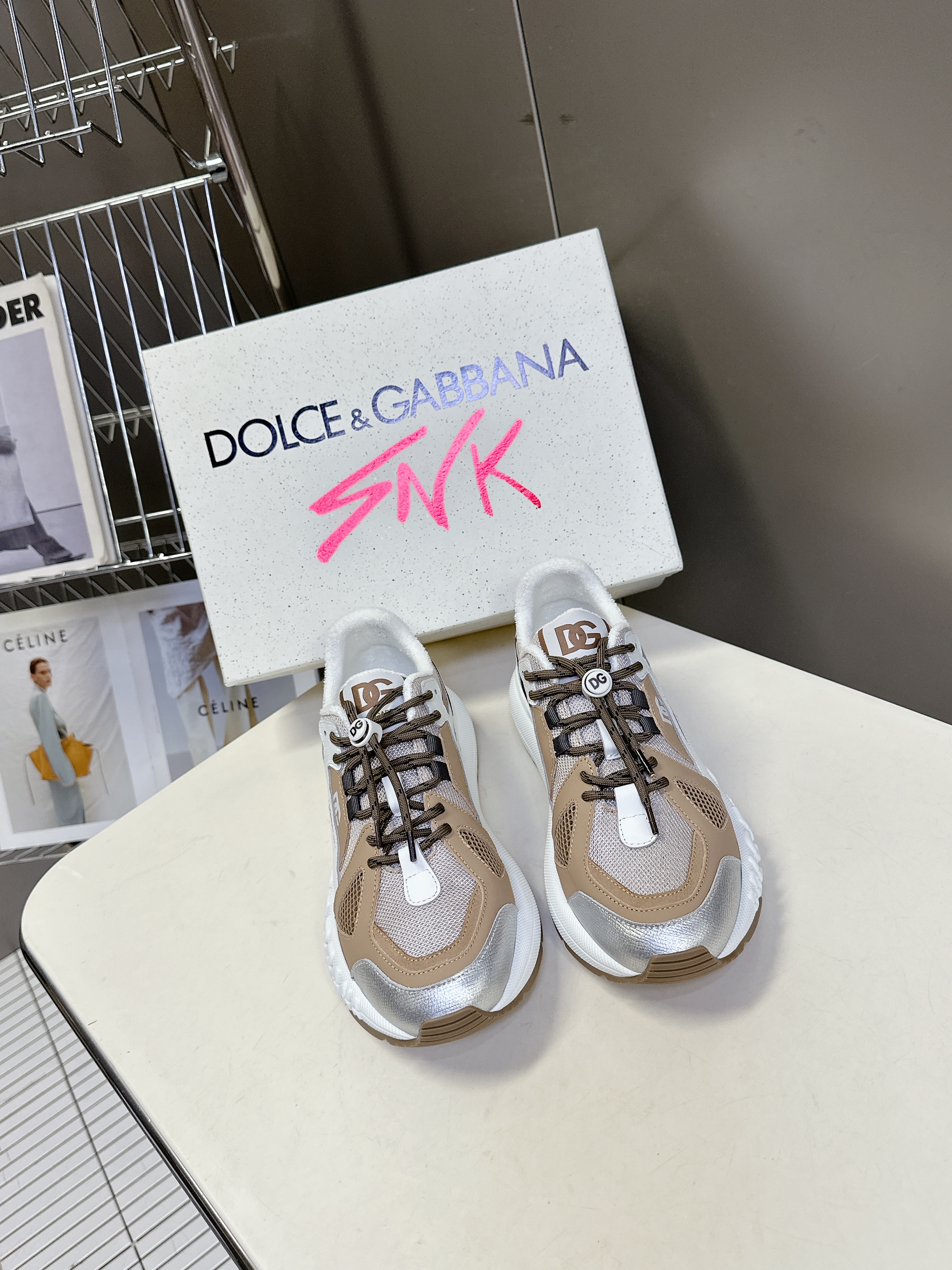 D&G SEAKERS