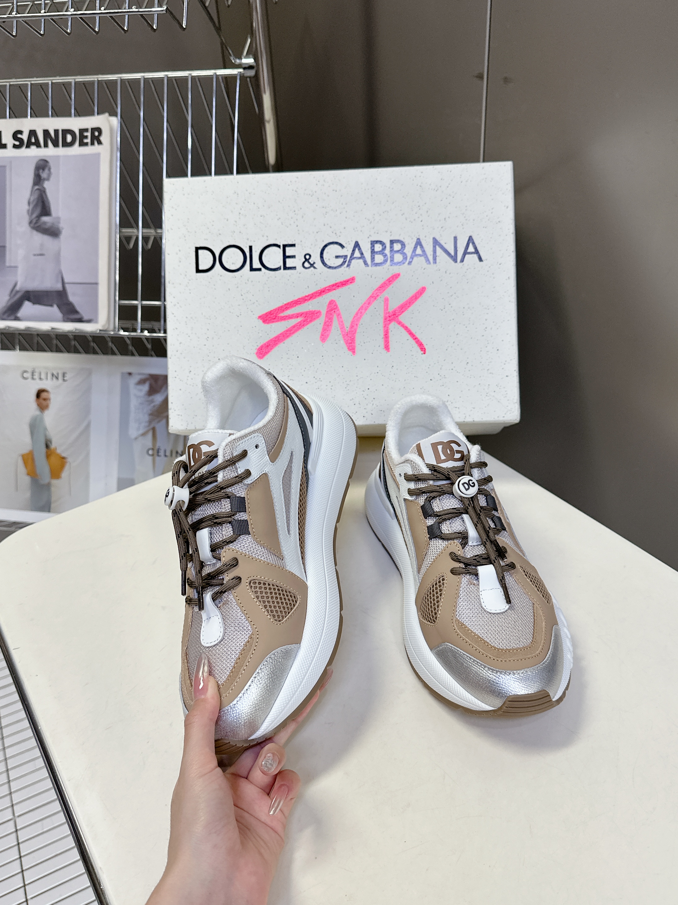 D&G SEAKERS