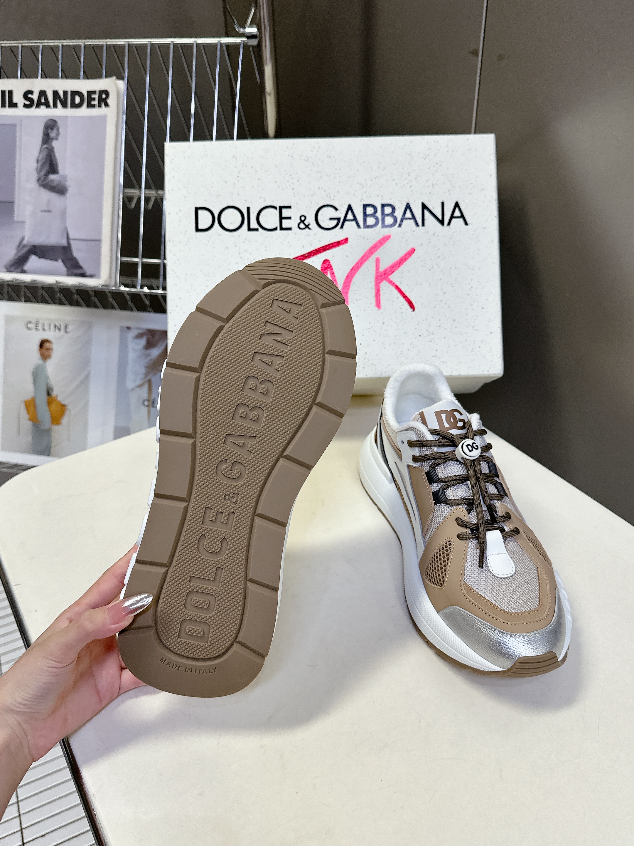 D&G SEAKERS
