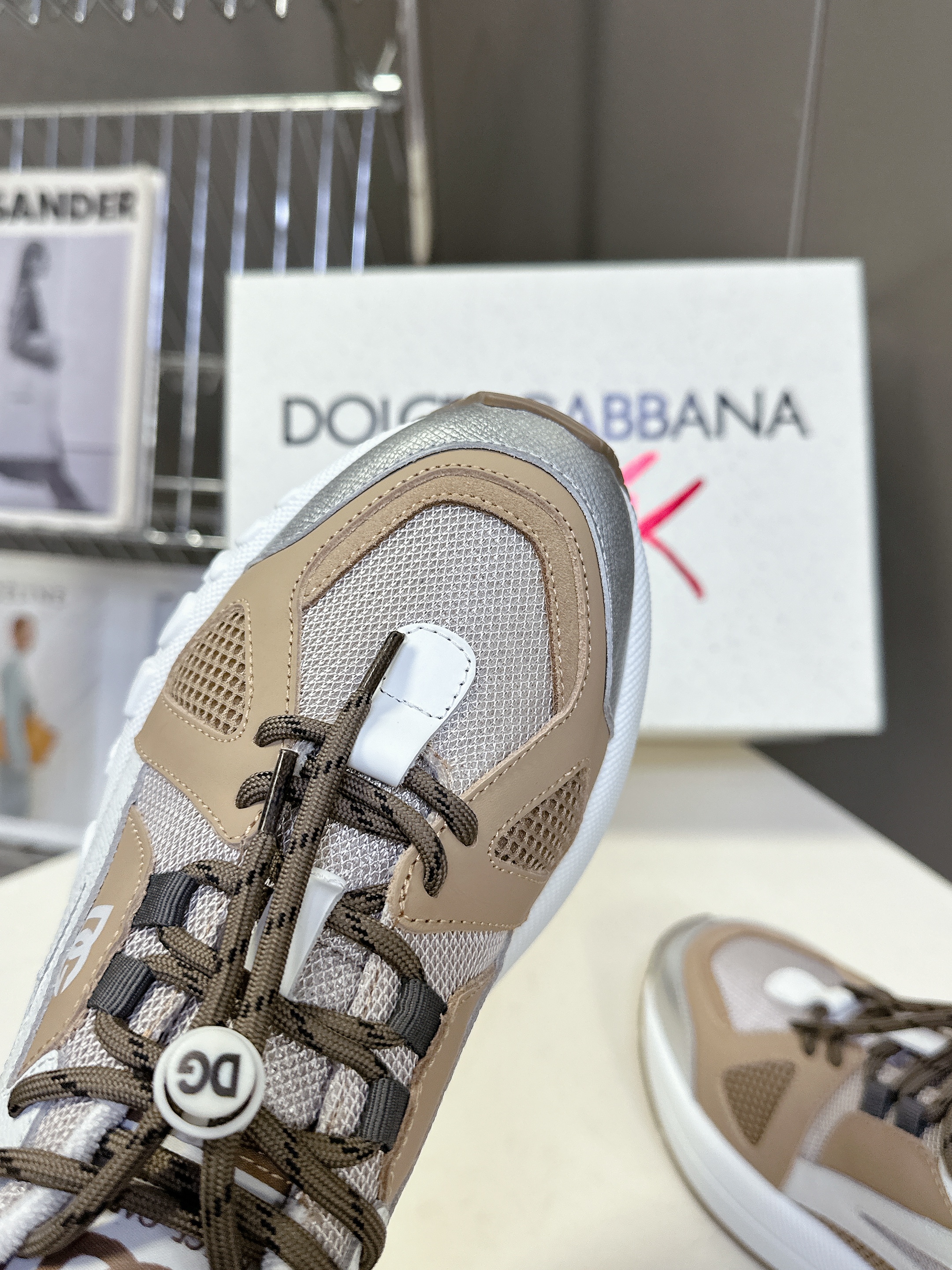 D&G SEAKERS