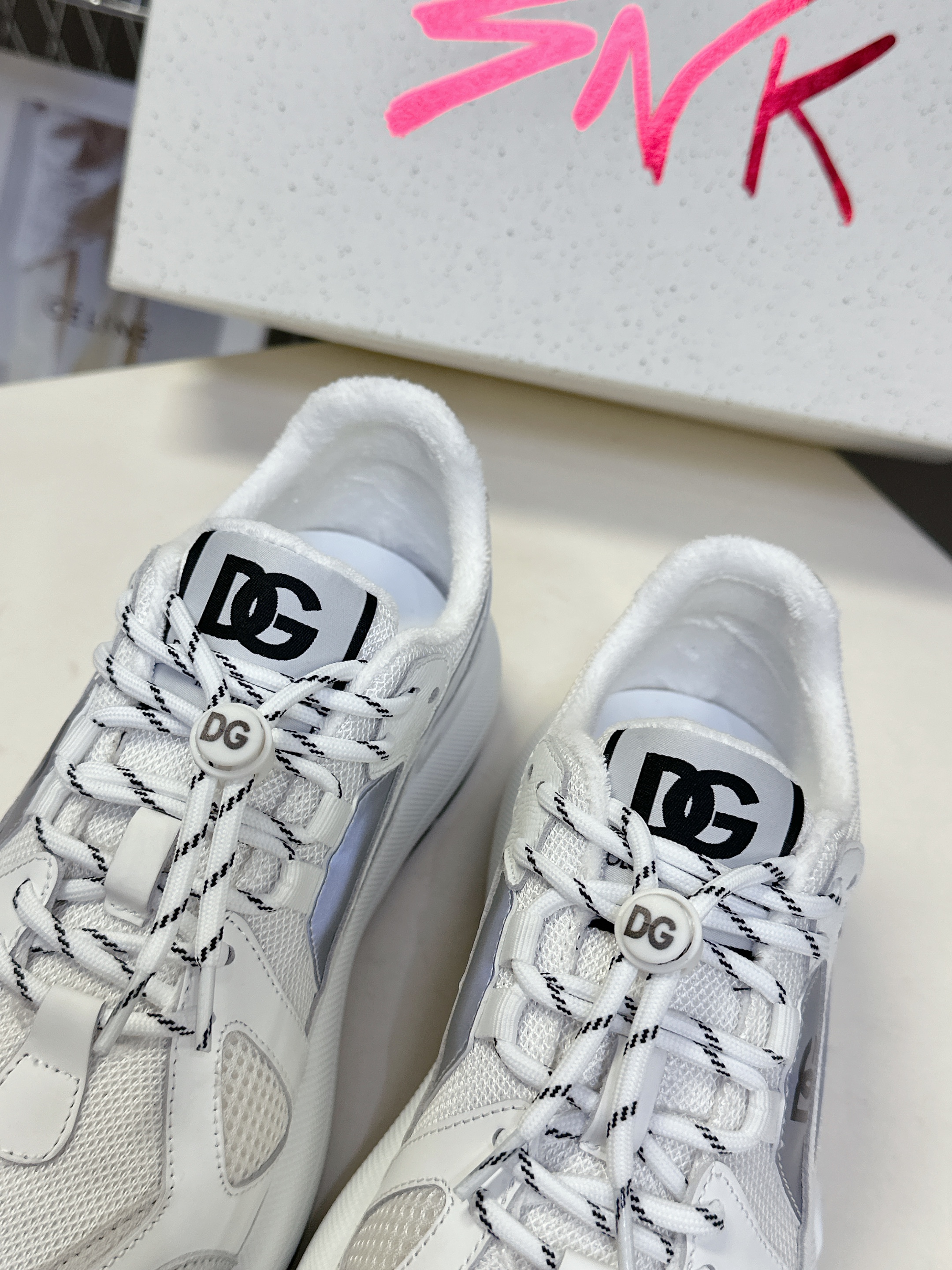 D&G SEAKERS