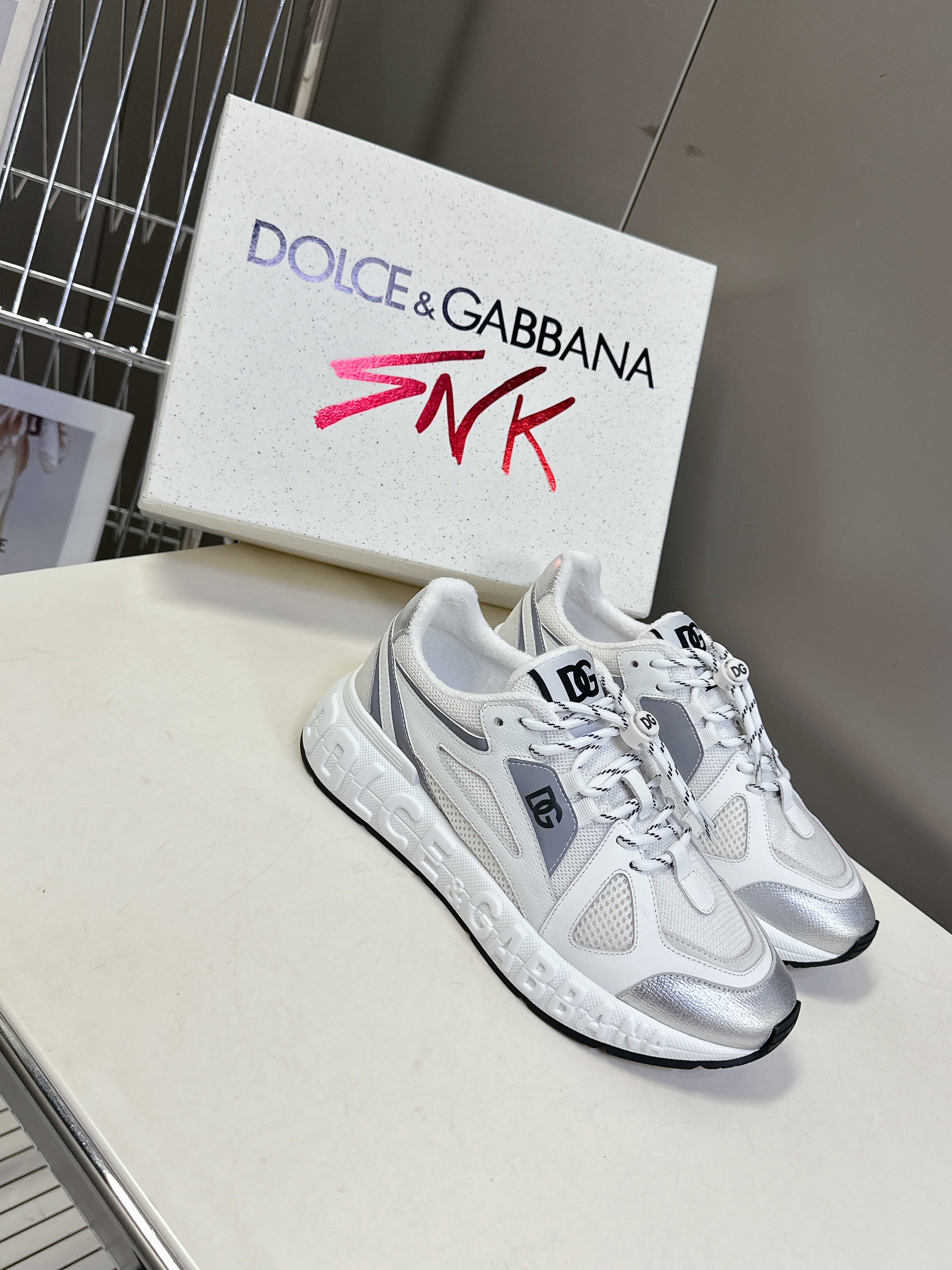 D&G SEAKERS