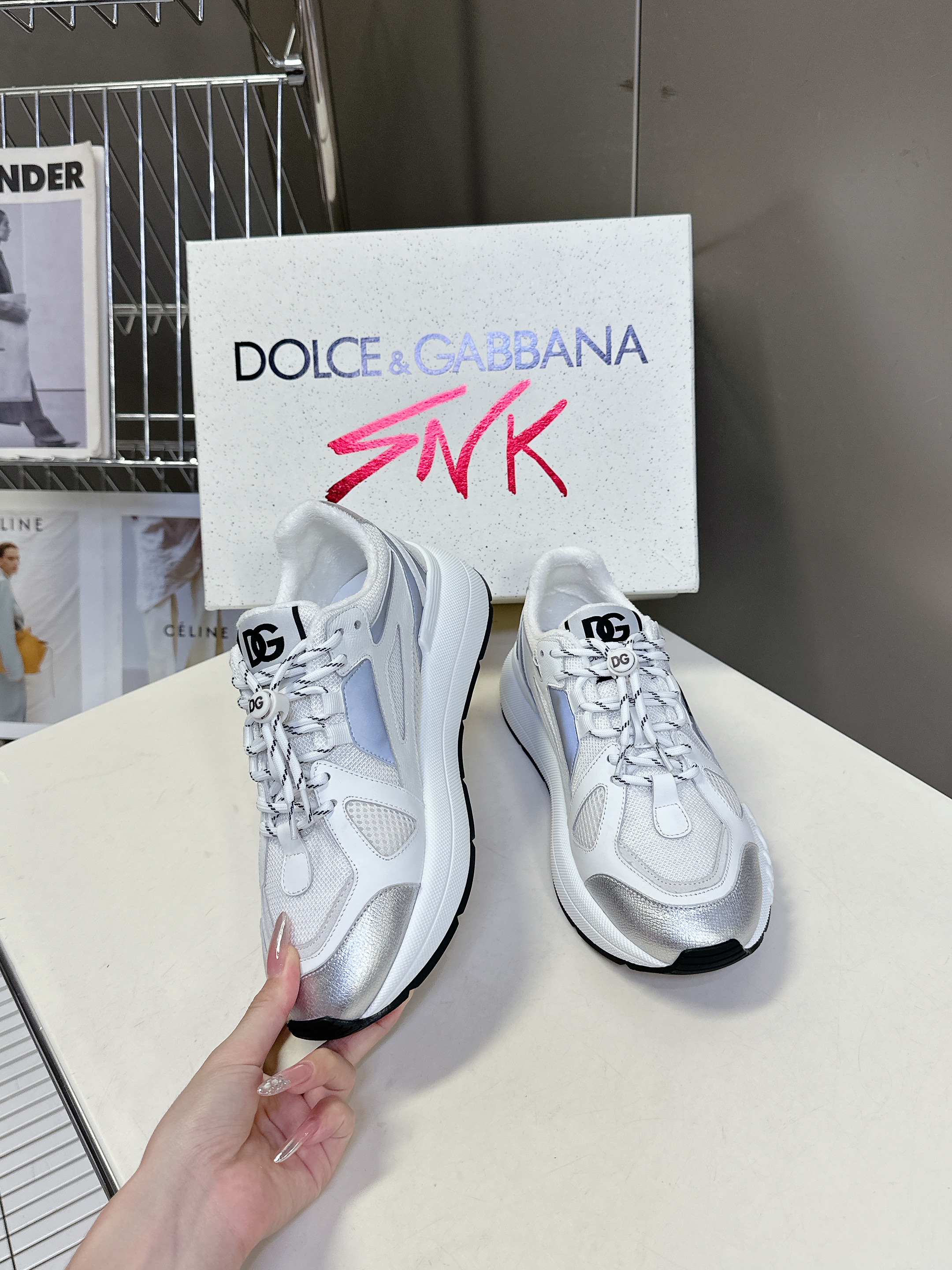 D&G SEAKERS