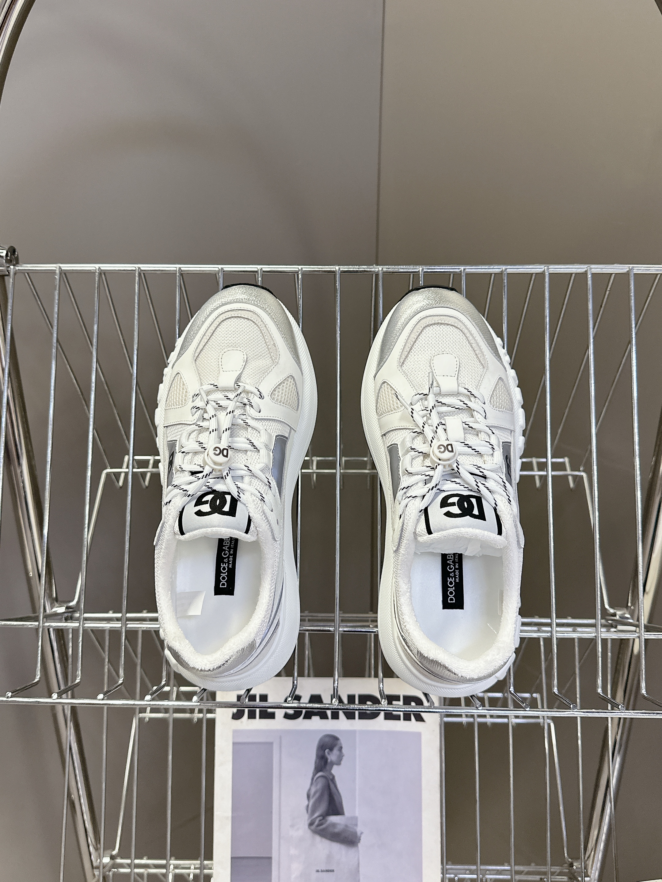 D&G SEAKERS