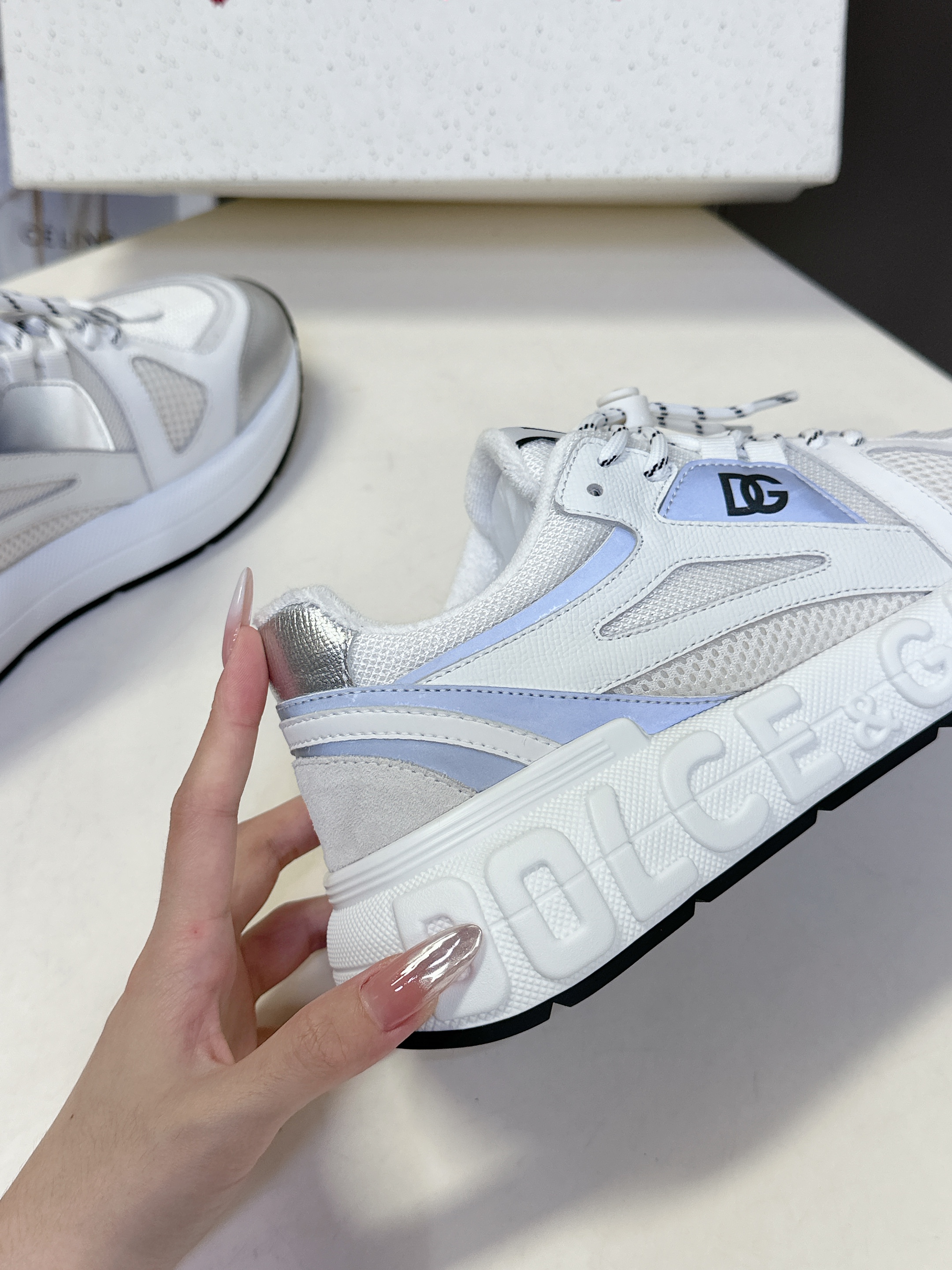 D&G SEAKERS