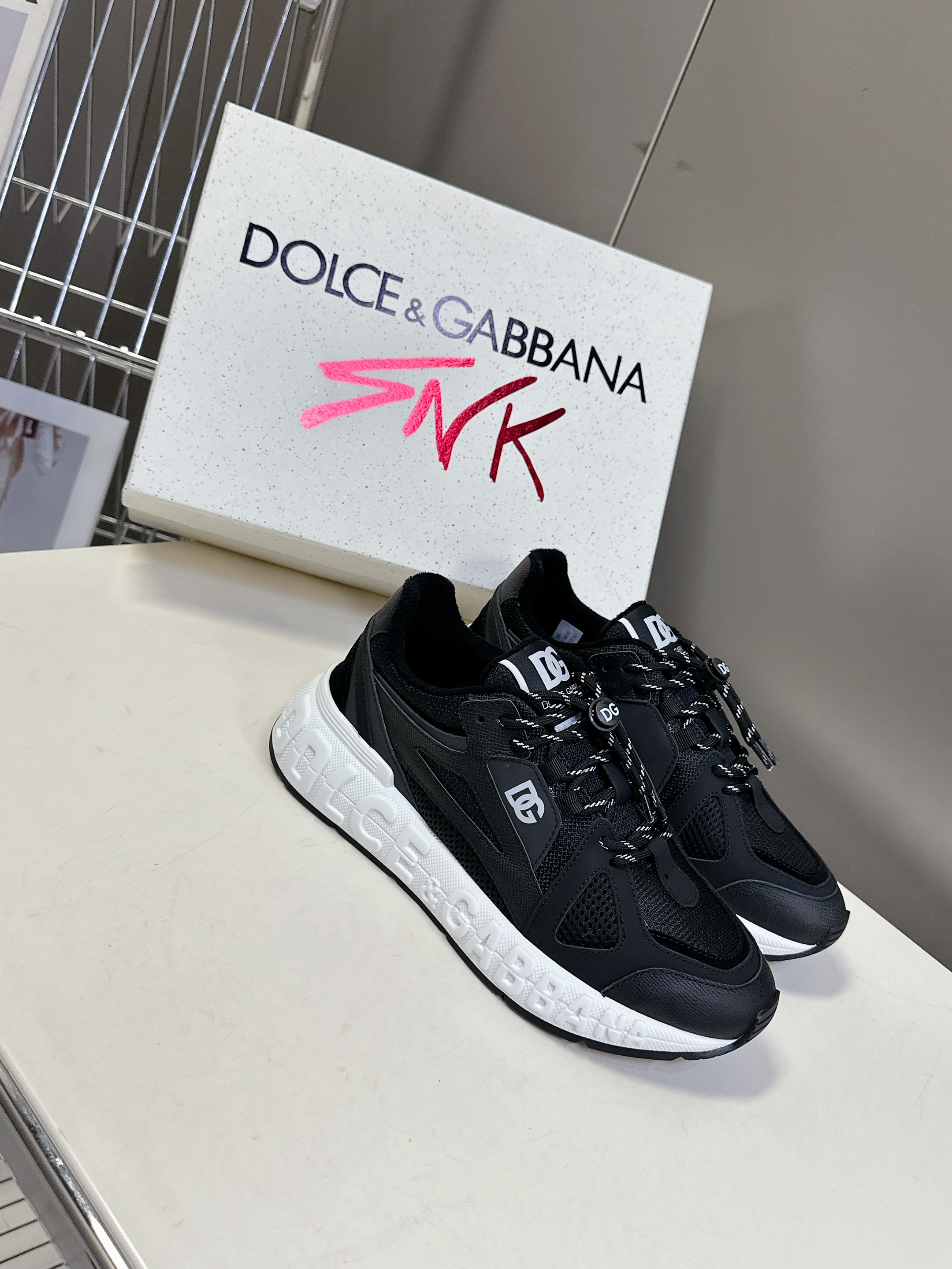 D&G SEAKERS