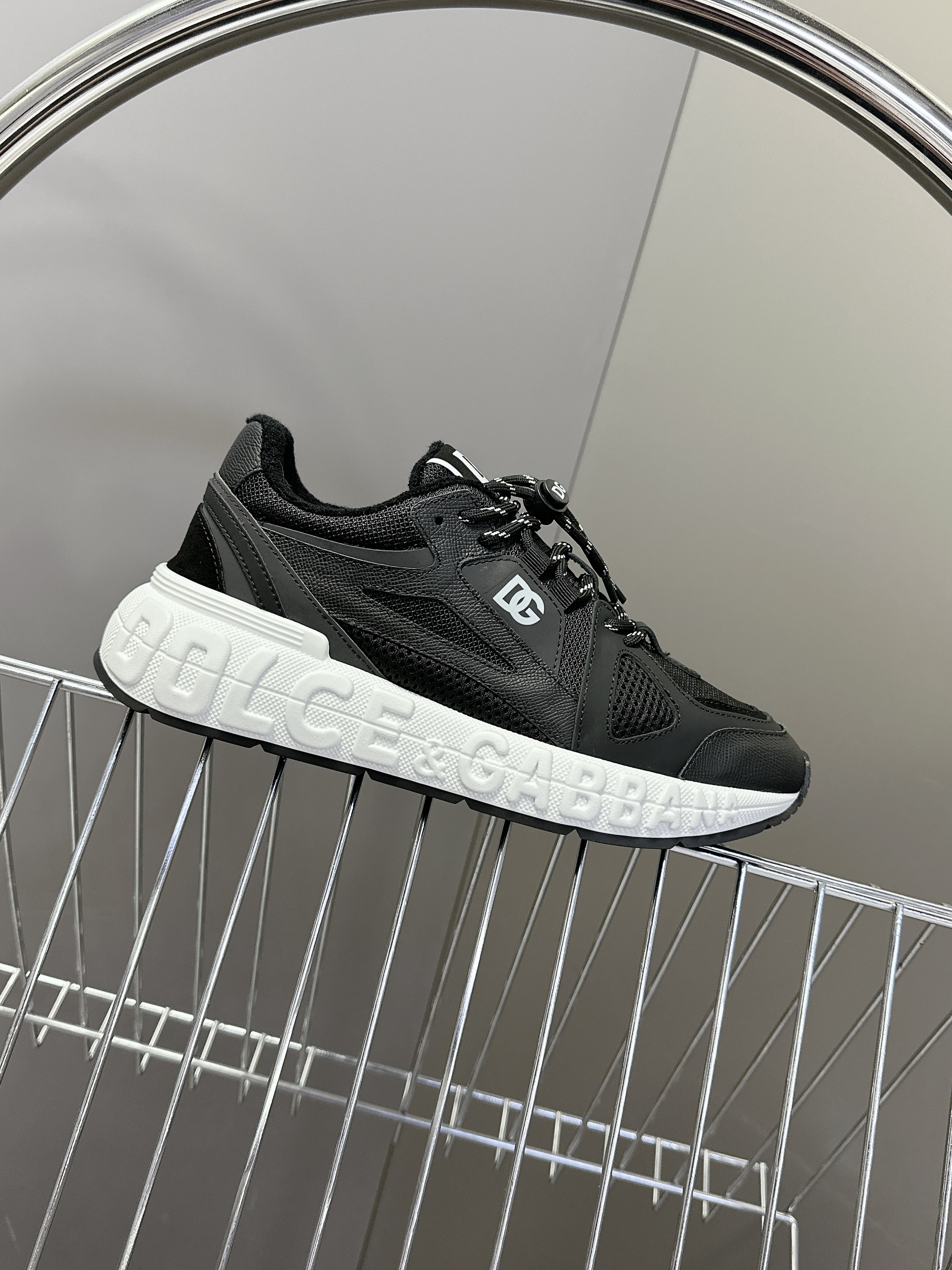 D&G SEAKERS