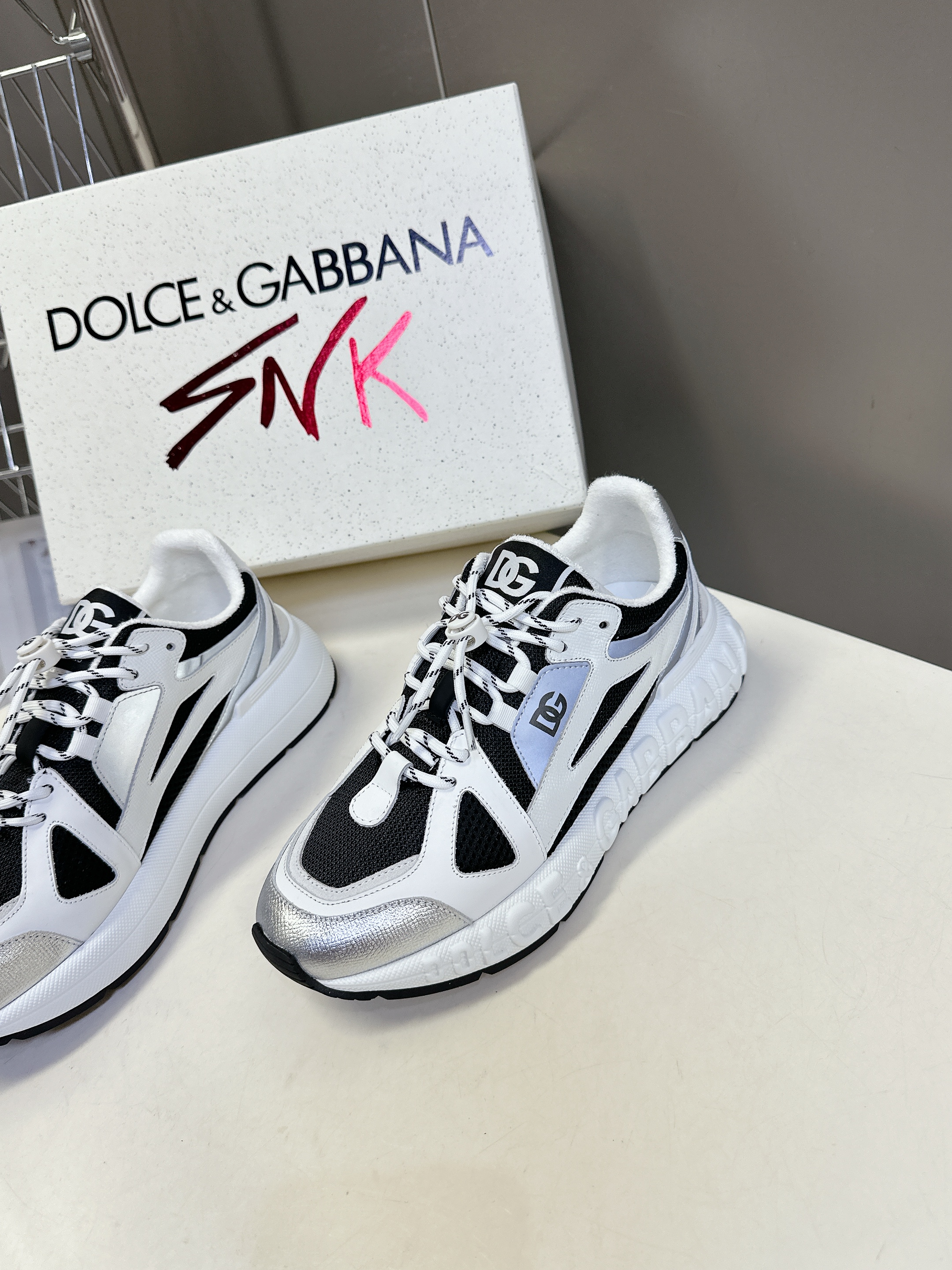 D&G SEAKERS