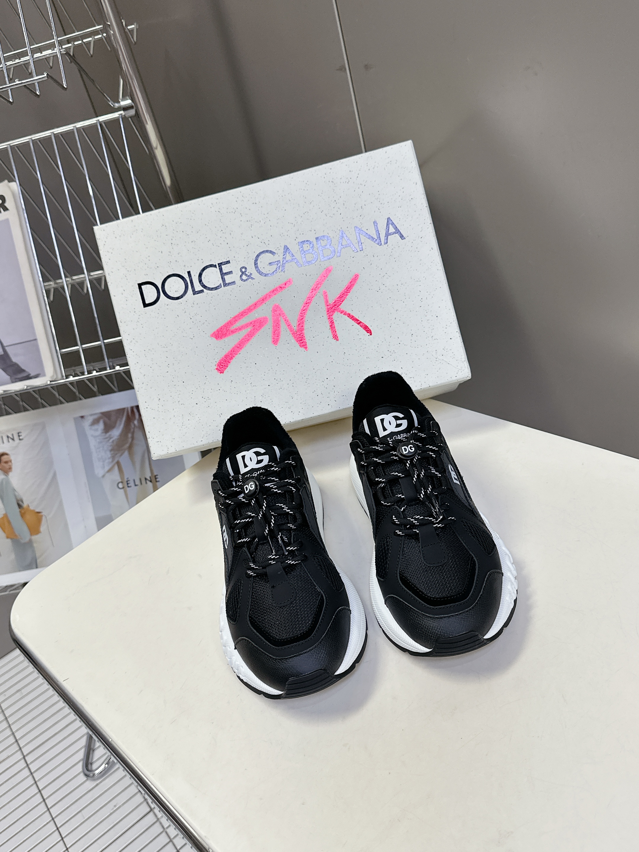 D&G SEAKERS