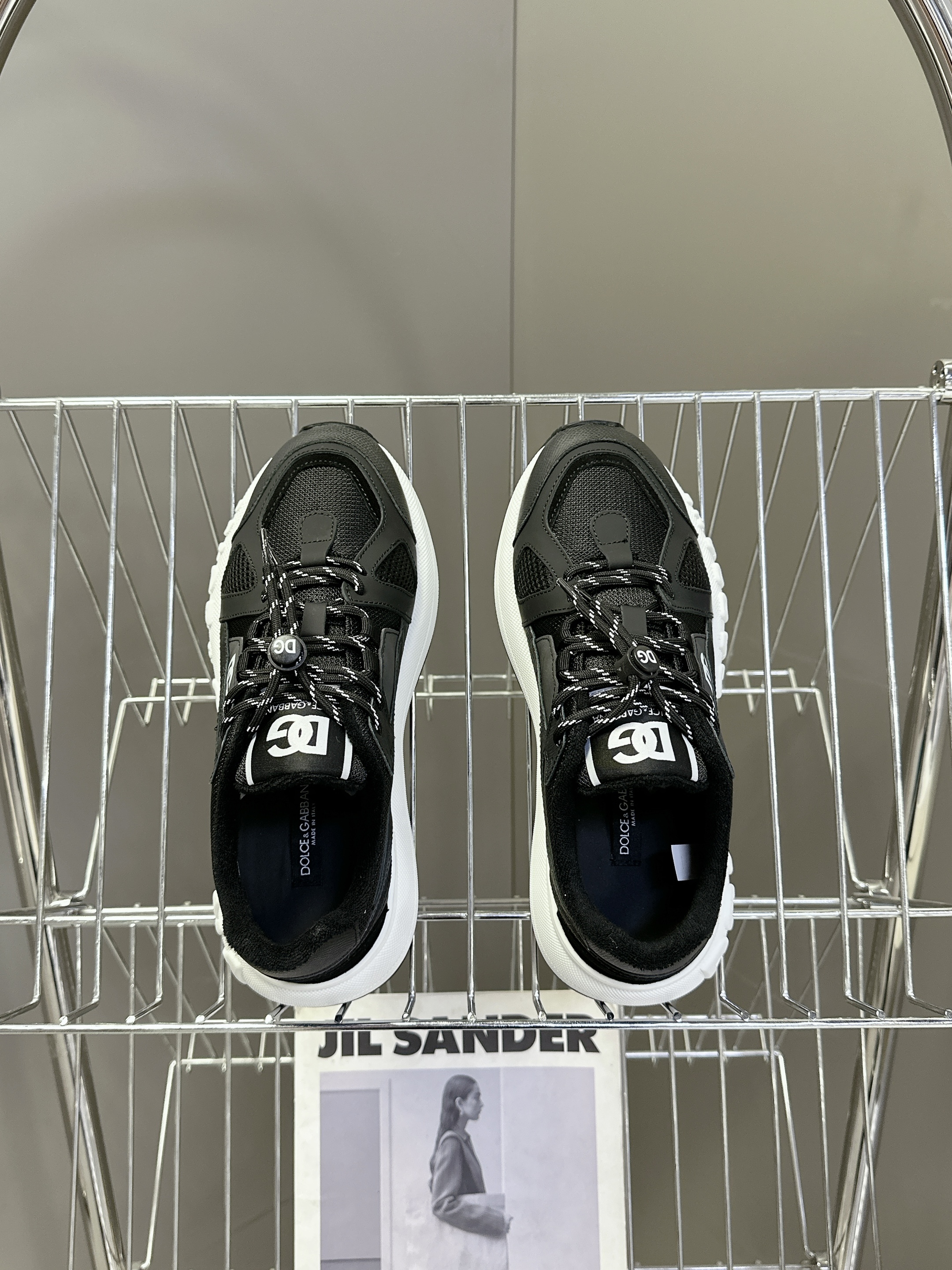 D&G SEAKERS