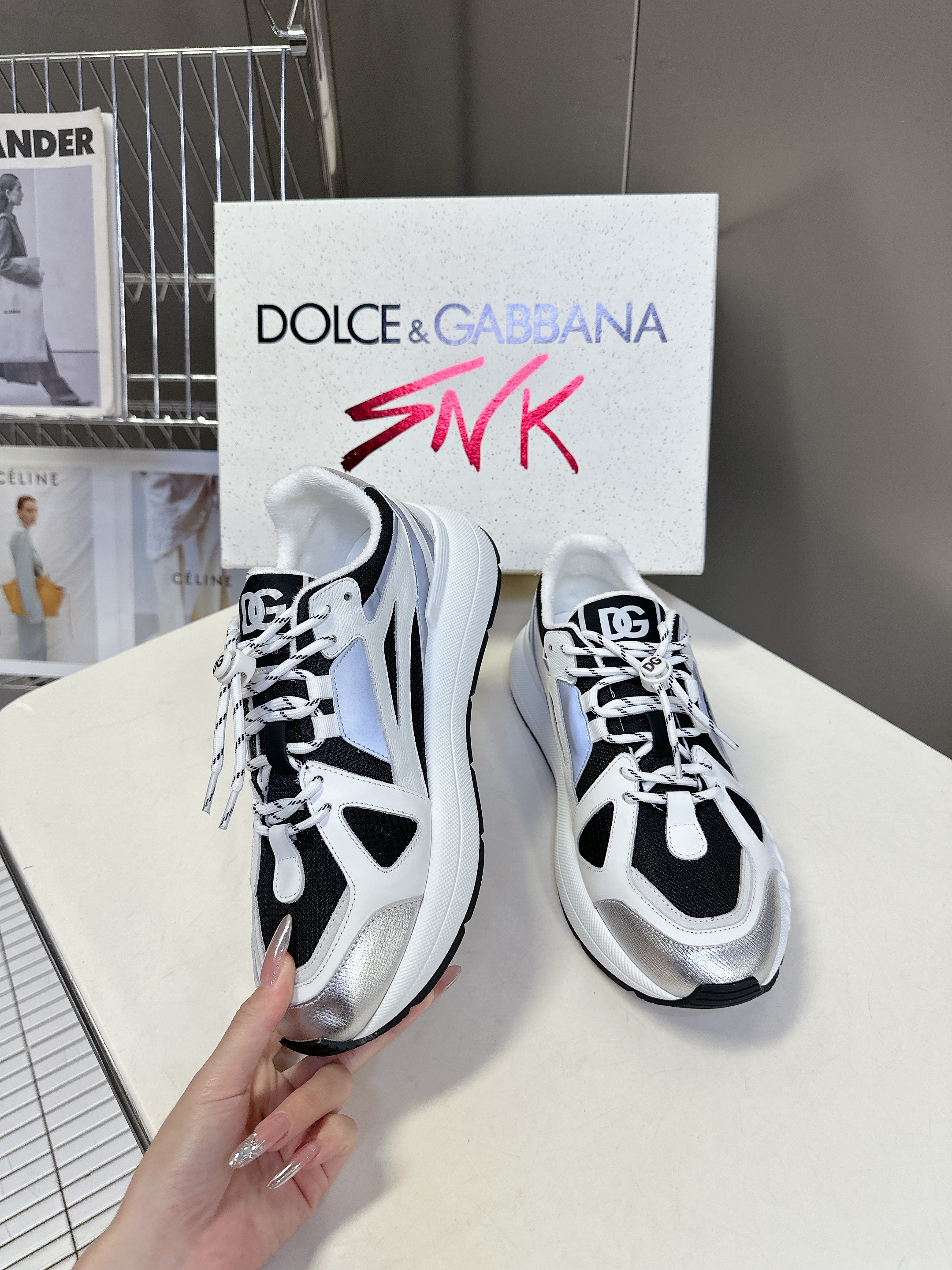 D&G SEAKERS