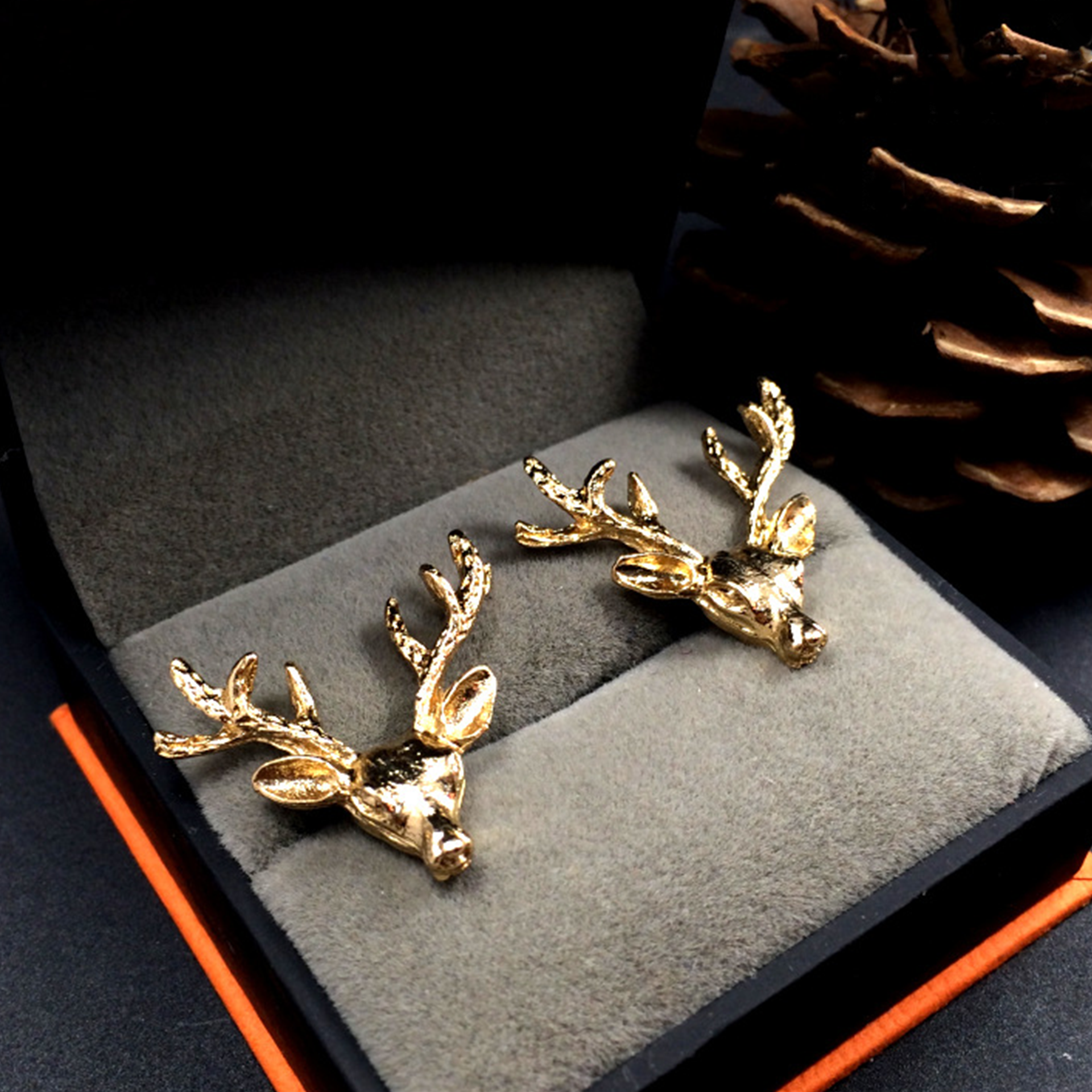 Vintage Stag Suit Brooch A1022-DOOHOOB