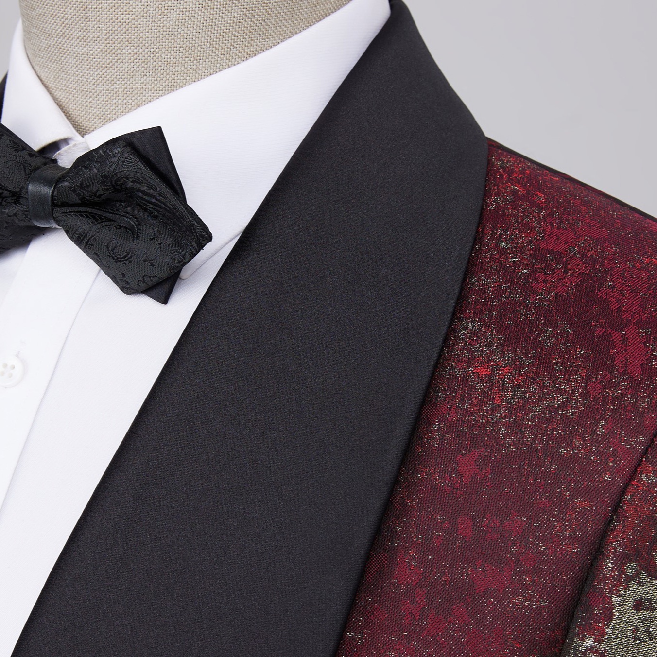 Doohoob Men's red metallic patterned suit jacket and waistcoat with black shawl lapel.