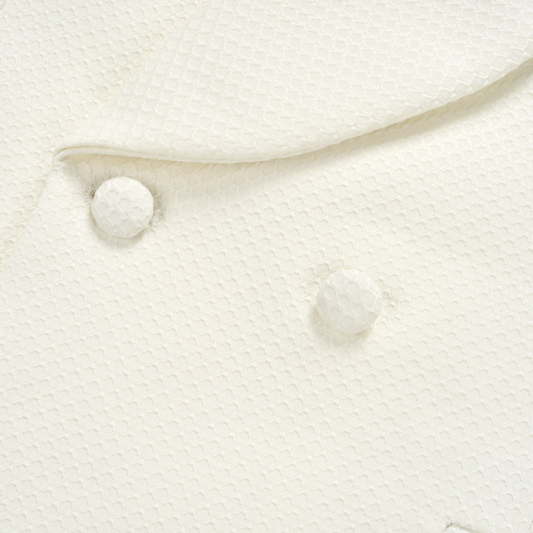 Front view of a Doohoob men's white textured double-breasted suit with shawl lapel and matching trousers.