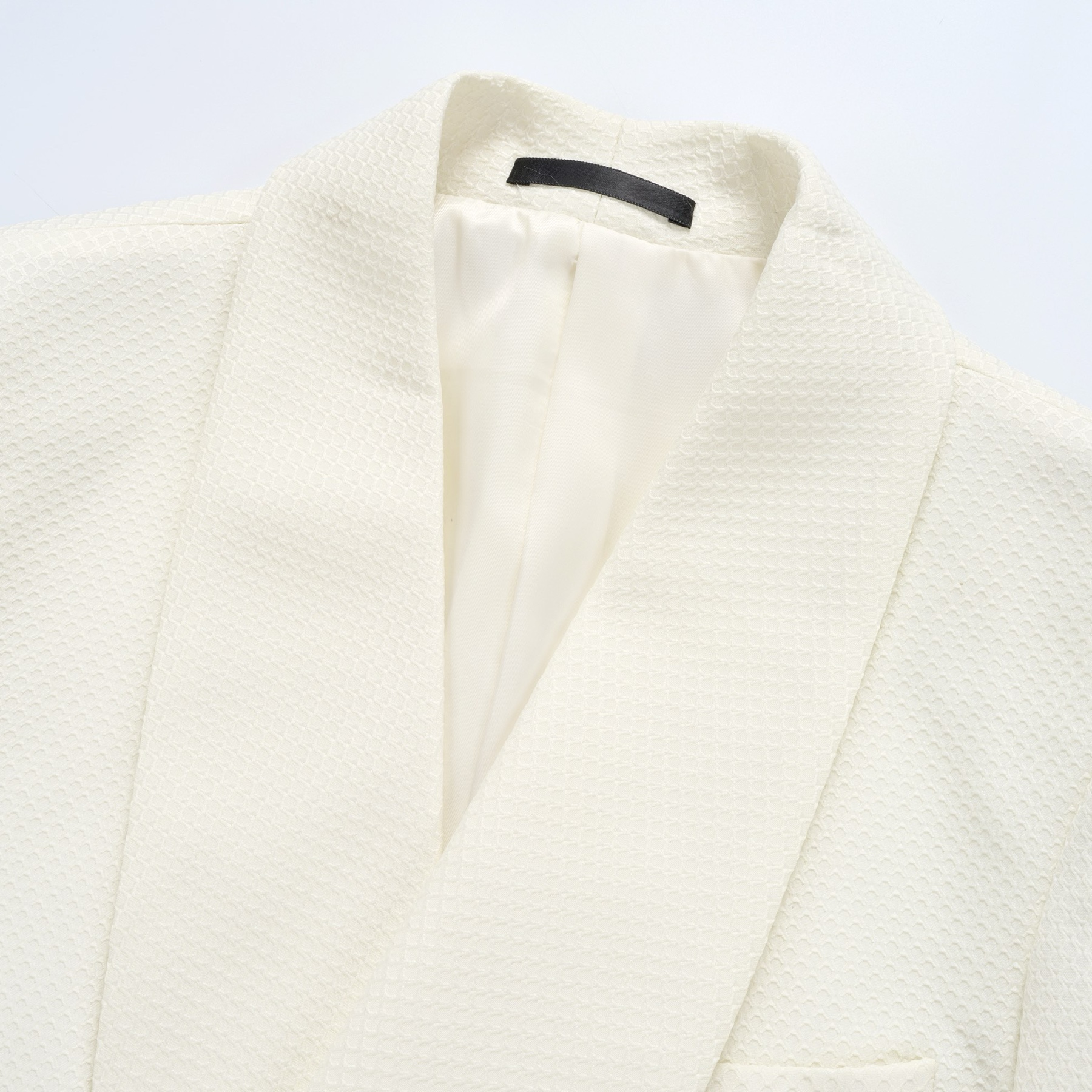Front view of a Doohoob men's white textured double-breasted suit with shawl lapel and matching trousers.