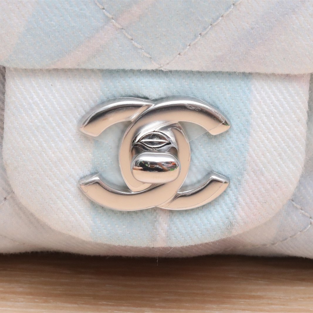 Chanel Classic Flap Maxi - Graffiti Collection-New Feature Demo