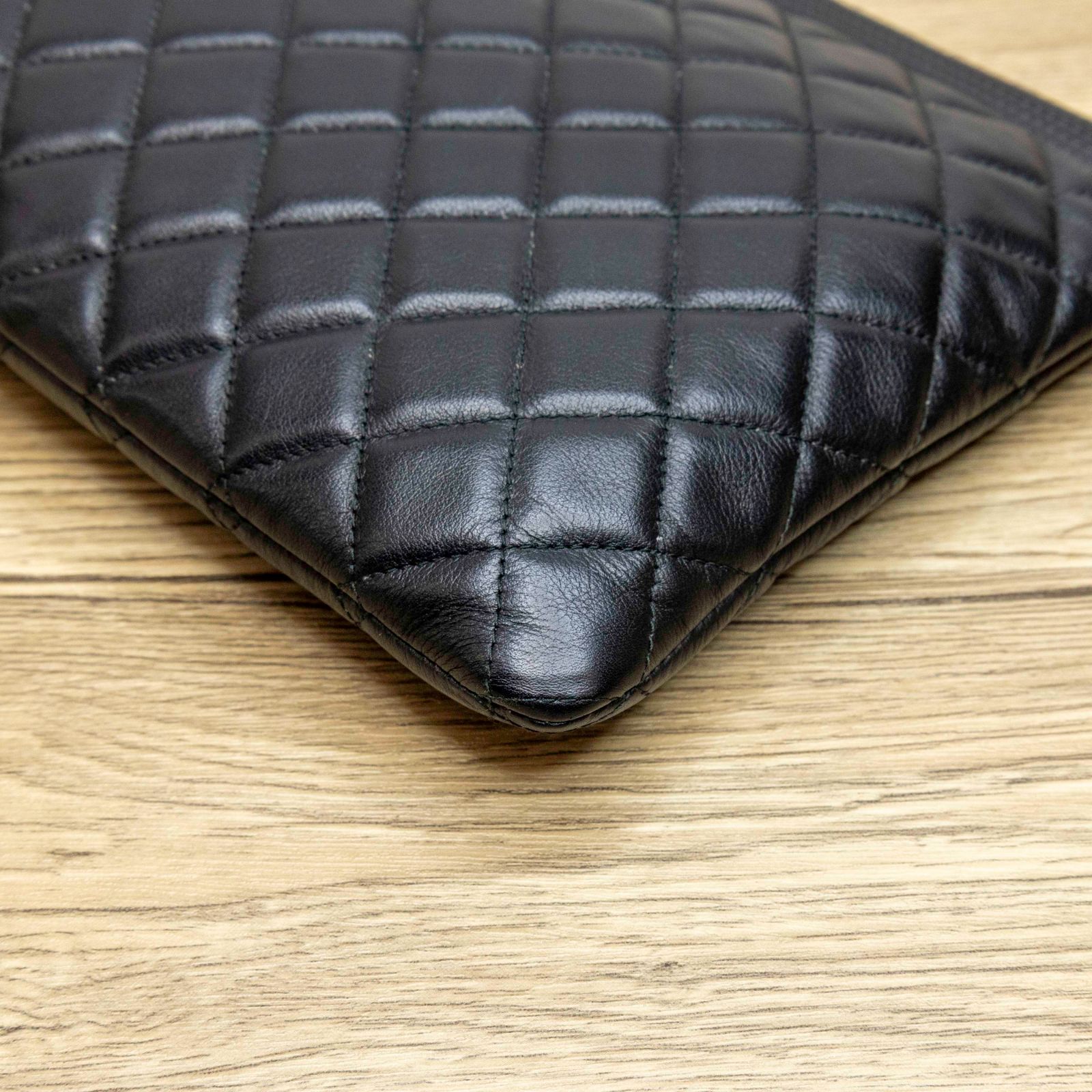CHANEL Le Boy Clutch 27cm Noir-New Feature Demo