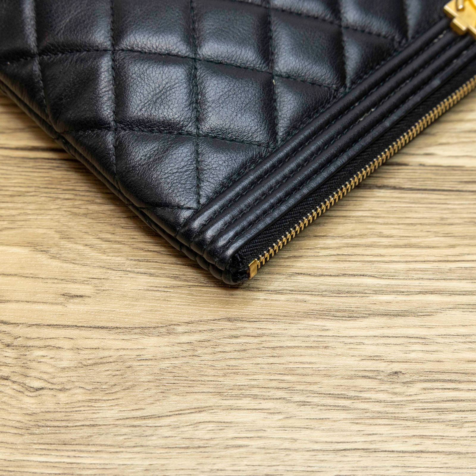 CHANEL Le Boy Clutch 27cm Noir-New Feature Demo