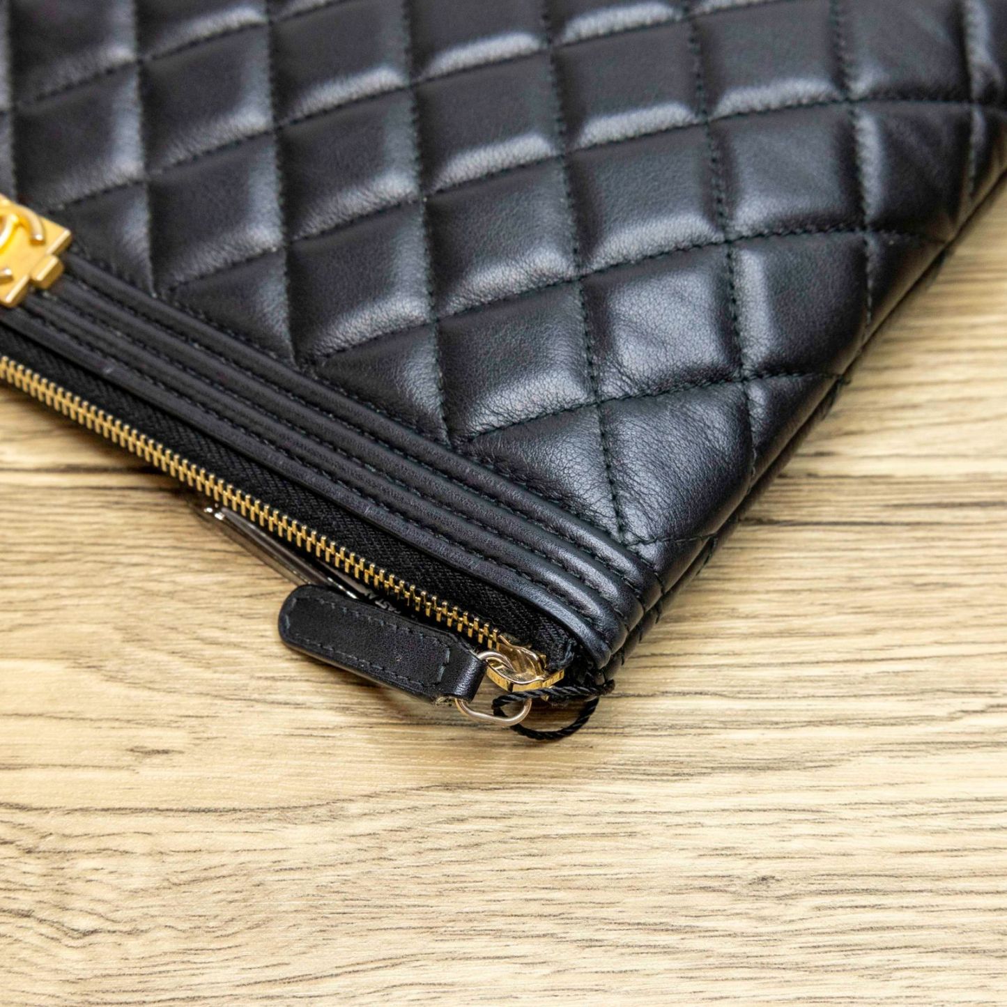 CHANEL Le Boy Clutch 27cm Noir-New Feature Demo