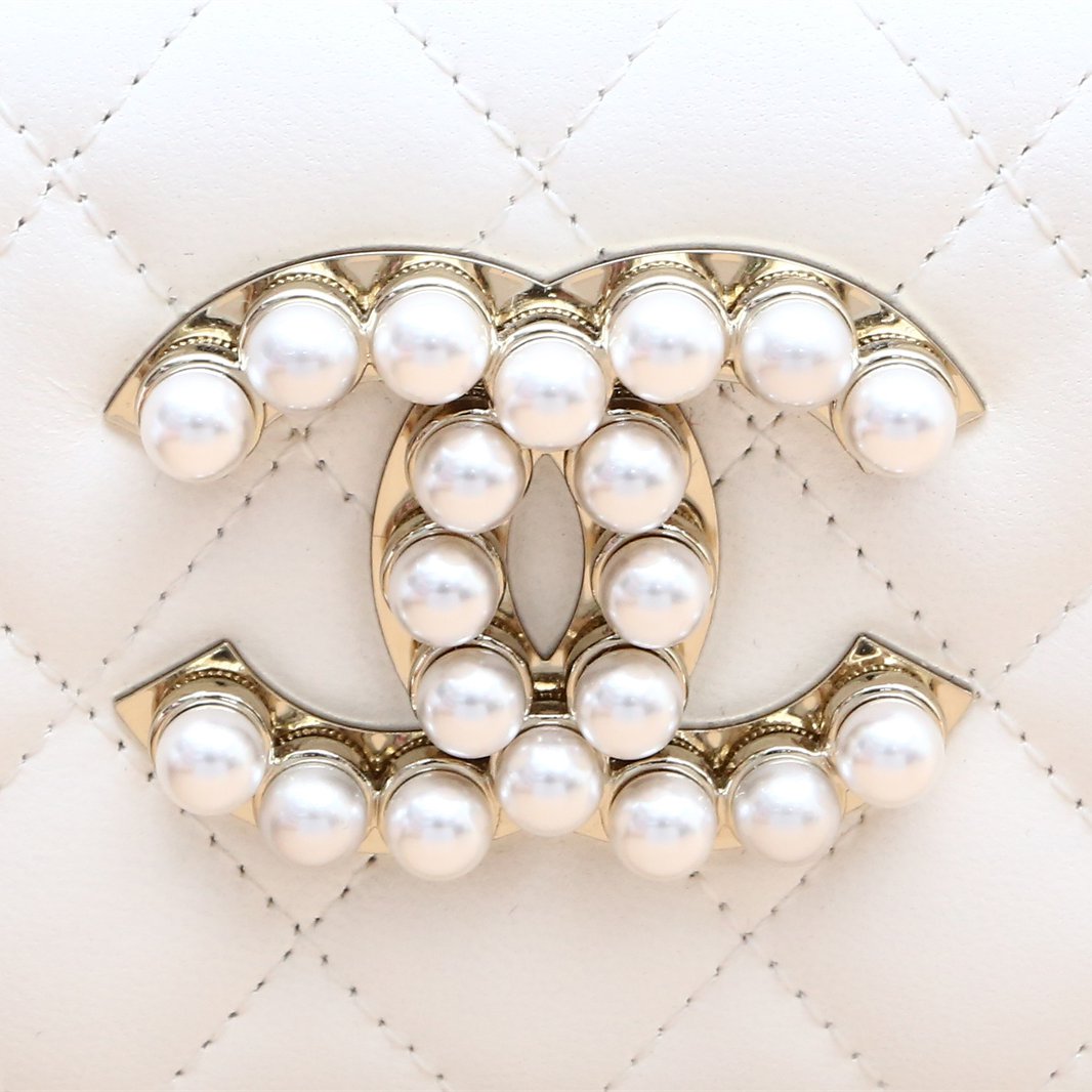 Chanel 23A Métiers d'Art Pearl-CC Evening Box Bag in White Lambskin, 'S' Series-New Feature DemoNew Feature DemoCHANEL