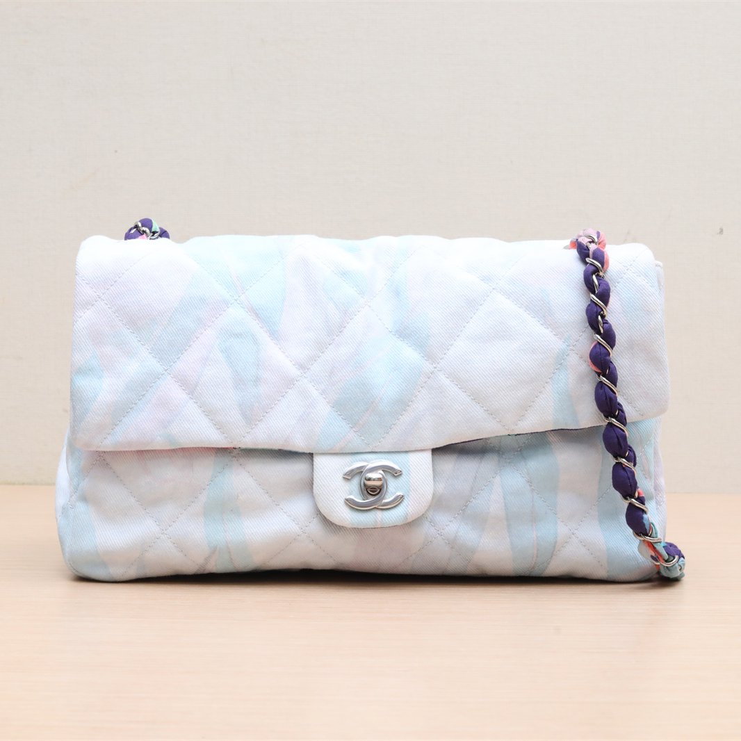 Chanel Classic Flap Maxi - Graffiti Collection-New Feature Demo
