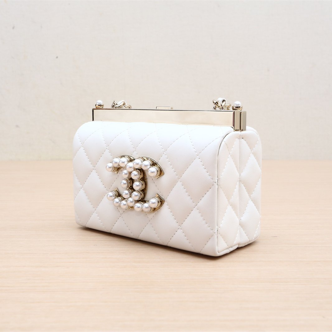 Chanel 23A Métiers d'Art Pearl-CC Evening Box Bag in White Lambskin, 'S' Series-New Feature DemoNew Feature DemoCHANEL