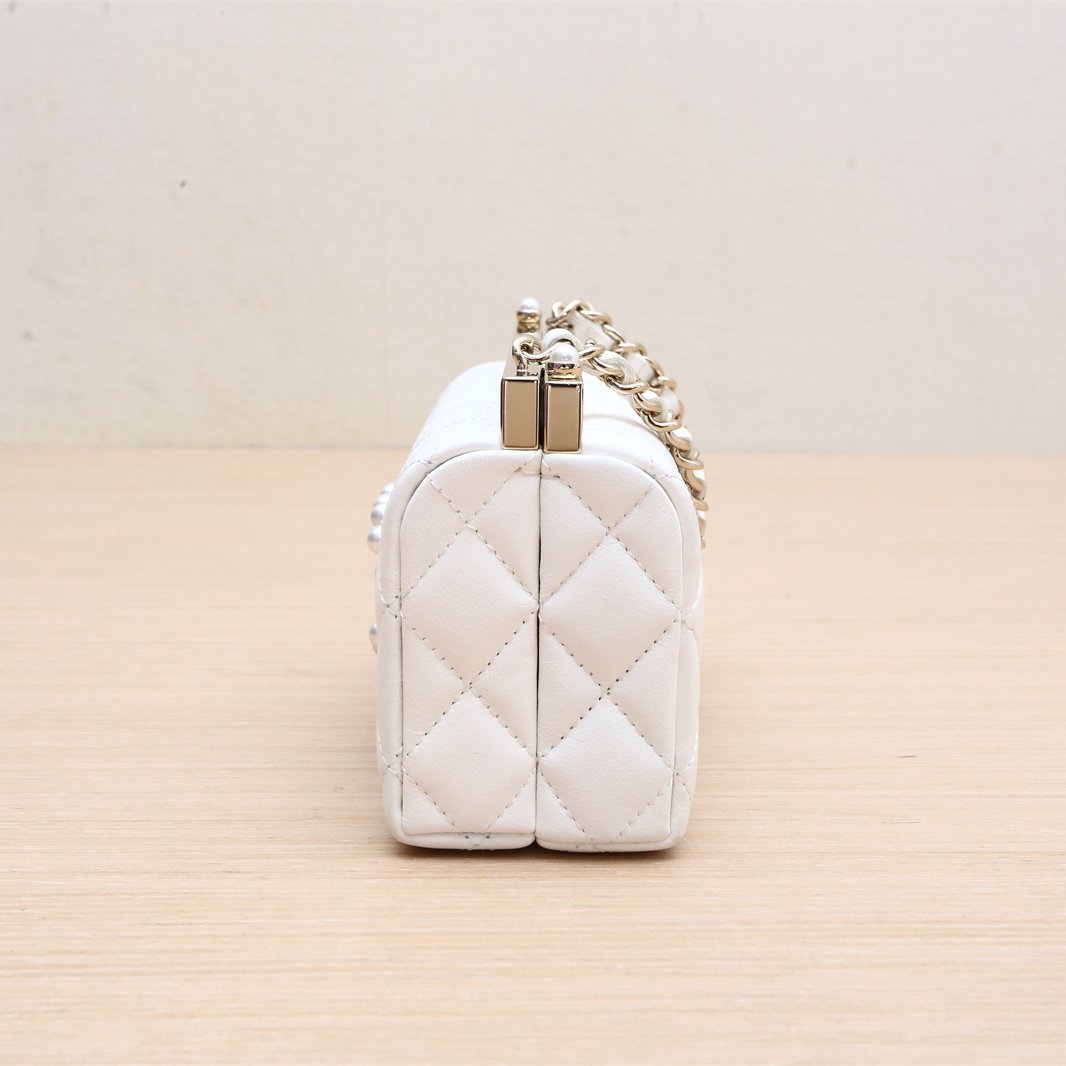 Chanel 23A Métiers d'Art Pearl-CC Evening Box Bag in White Lambskin, 'S' Series-New Feature DemoNew Feature DemoCHANEL