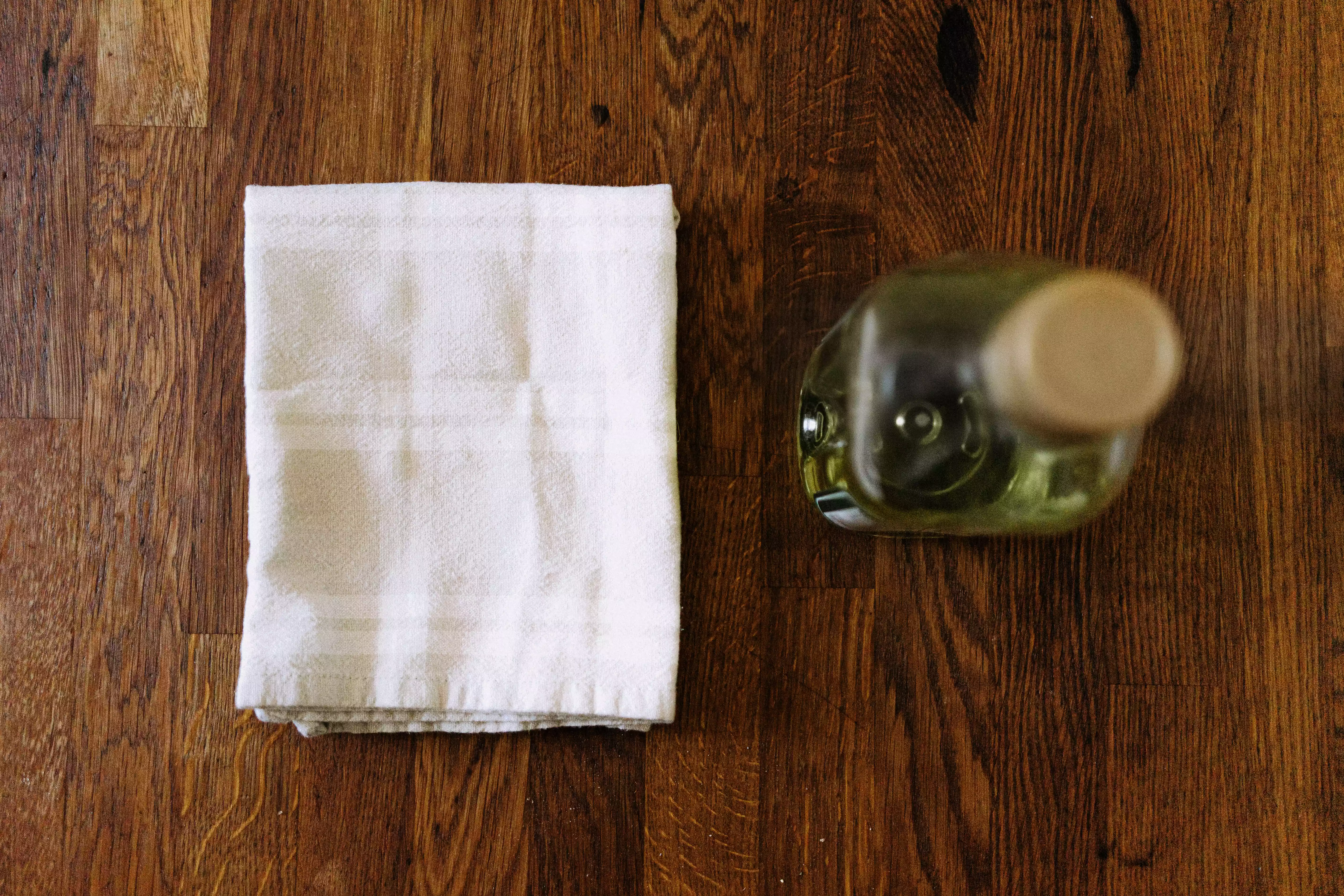 亚麻籽油和一块布