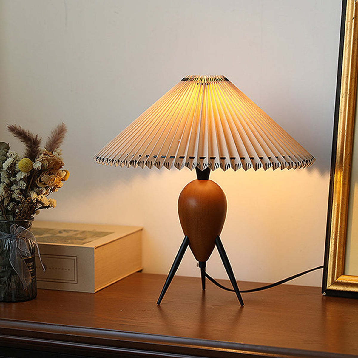 Makie Table Lamp 15.7″- 14.9″-labpiecesign