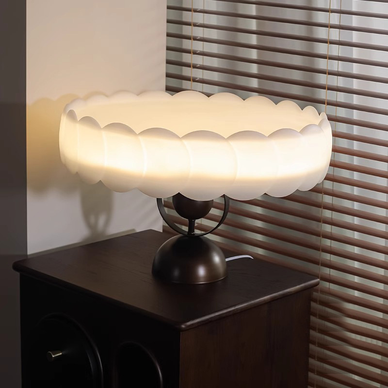 Second-hand cream style master bedroom princess room lamps