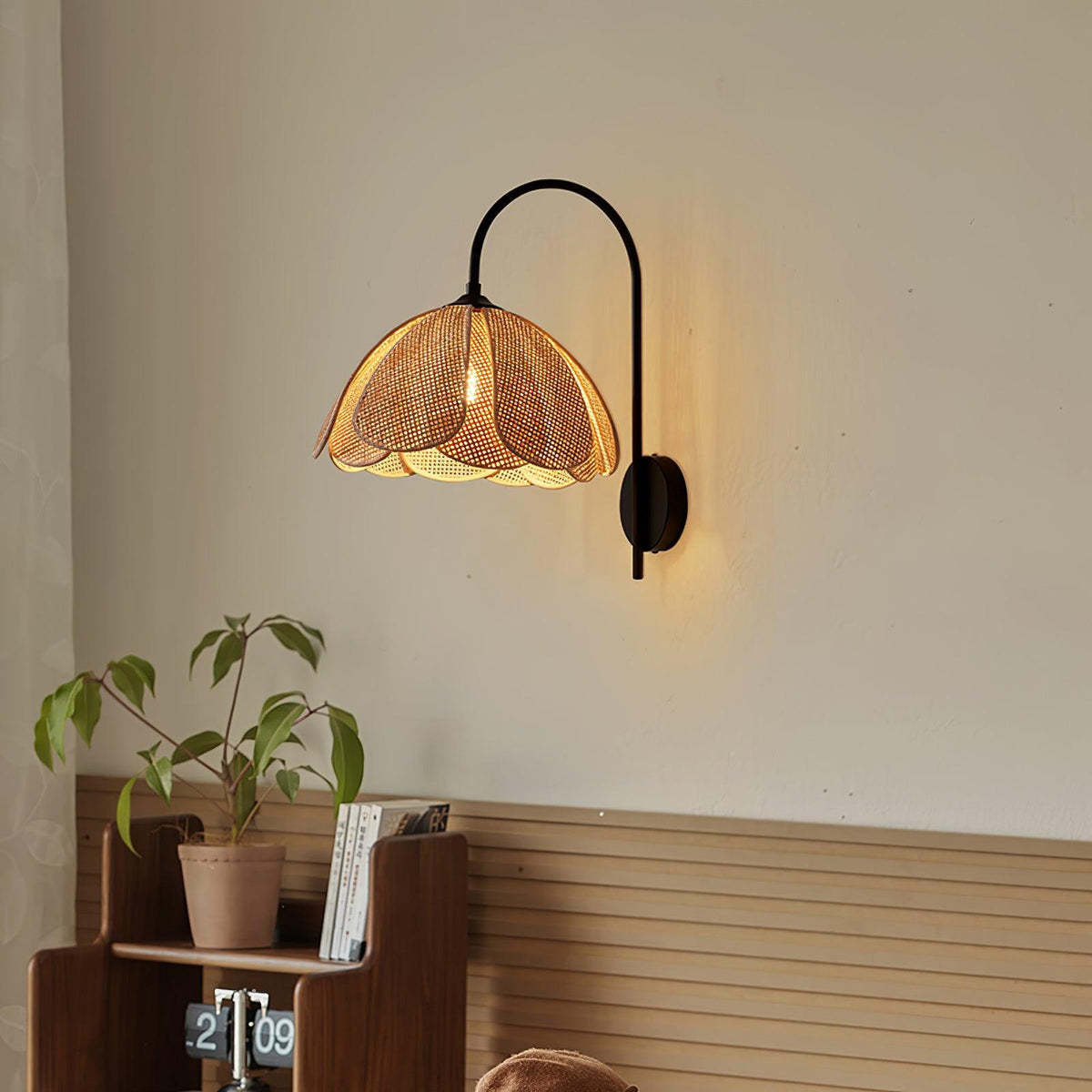 Rattan Petal Wall Lamp 11.8″- 16.1″