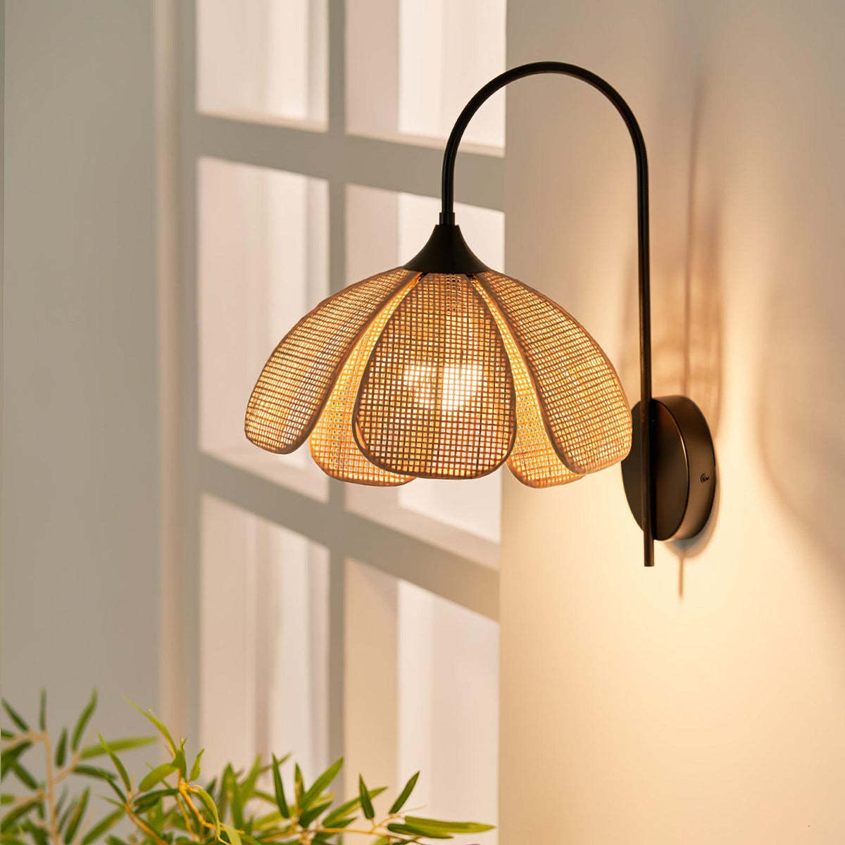 Rattan Petal Wall Lamp 11.8″- 16.1″-labpiecesign