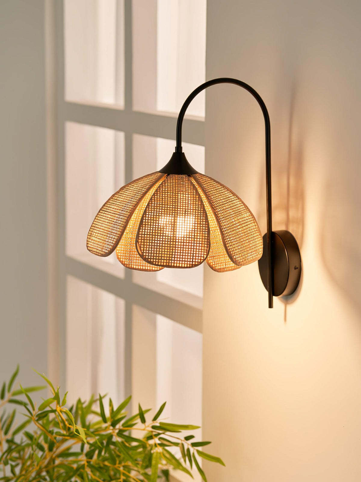 Rattan Petal Wall Lamp 11.8″- 16.1″-labpiecesign