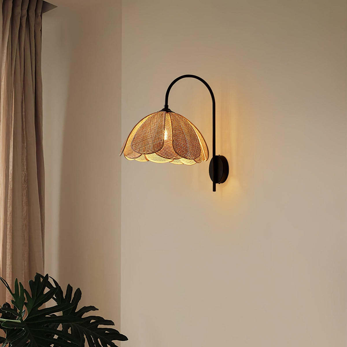 Rattan Petal Wall Lamp 11.8″- 16.1″