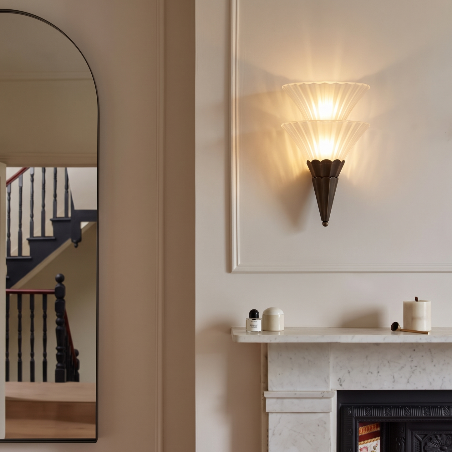 Vintage Scalloped Glass Wall Sconce Mid-Century Brass Accent Wall Lamp