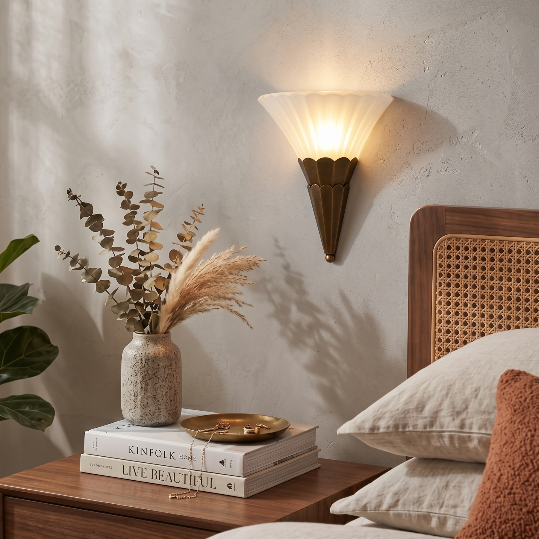 Vintage Scalloped Glass Wall Sconce Mid-Century Brass Accent Wall Lamp