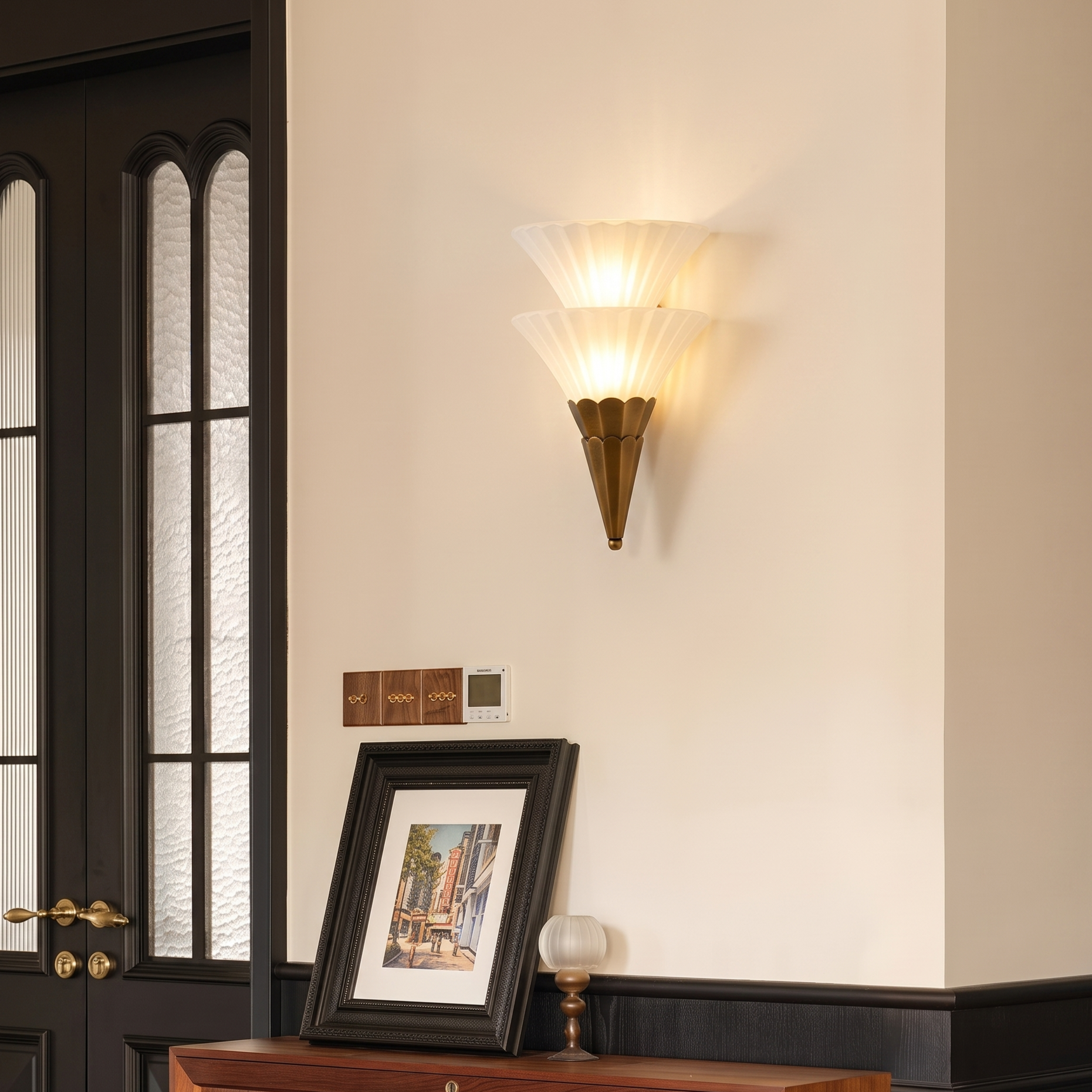 Vintage Scalloped Glass Wall Sconce Mid-Century Brass Accent Wall Lamp