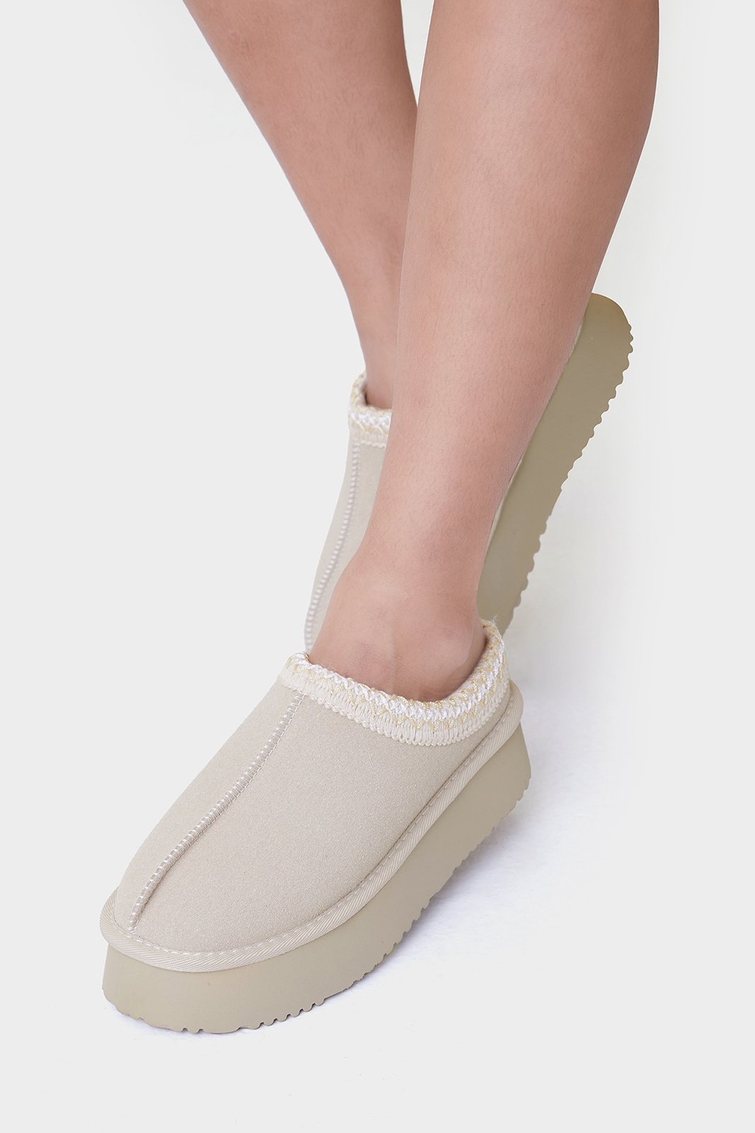 KatchMe Women's Comfort Versatile Plush Faux Fur Platform Warm Slippers, Winter Suede Non-Slip Footwear, Leisure Slip-On with Chunky Sole, Thermal Boots