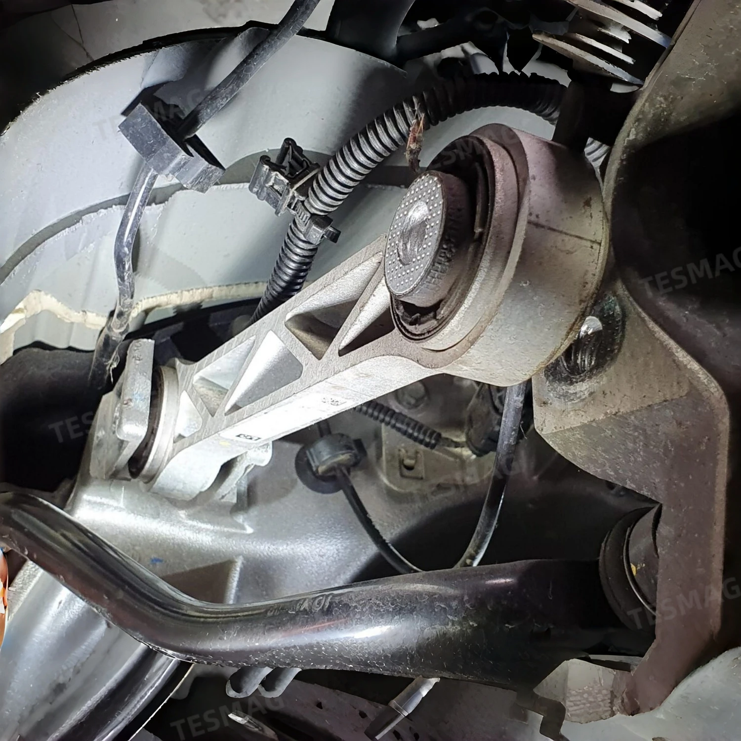 Tesla Model X/S Rear Upper Control Arm Replacement – 1043964-00-C 6006840-00-B