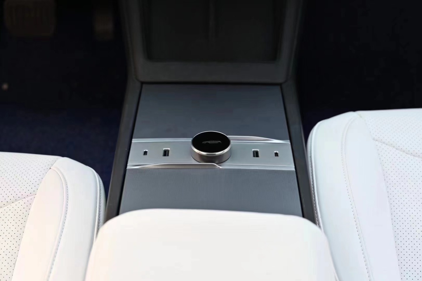 Smart Rotating Gear Shift Dock for Tesla Model 3 Highland - With Display and Quick Charge Ports