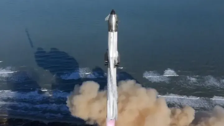 Spacex Explosio SpaceX Starship Explosion: Dramatic Fuel Leak Leads to Unplanned Ocean ...