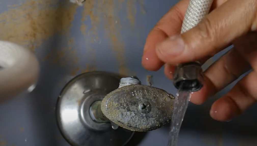 How To Remove Kitchen Faucet Without Basin Wrench? MONDAWE